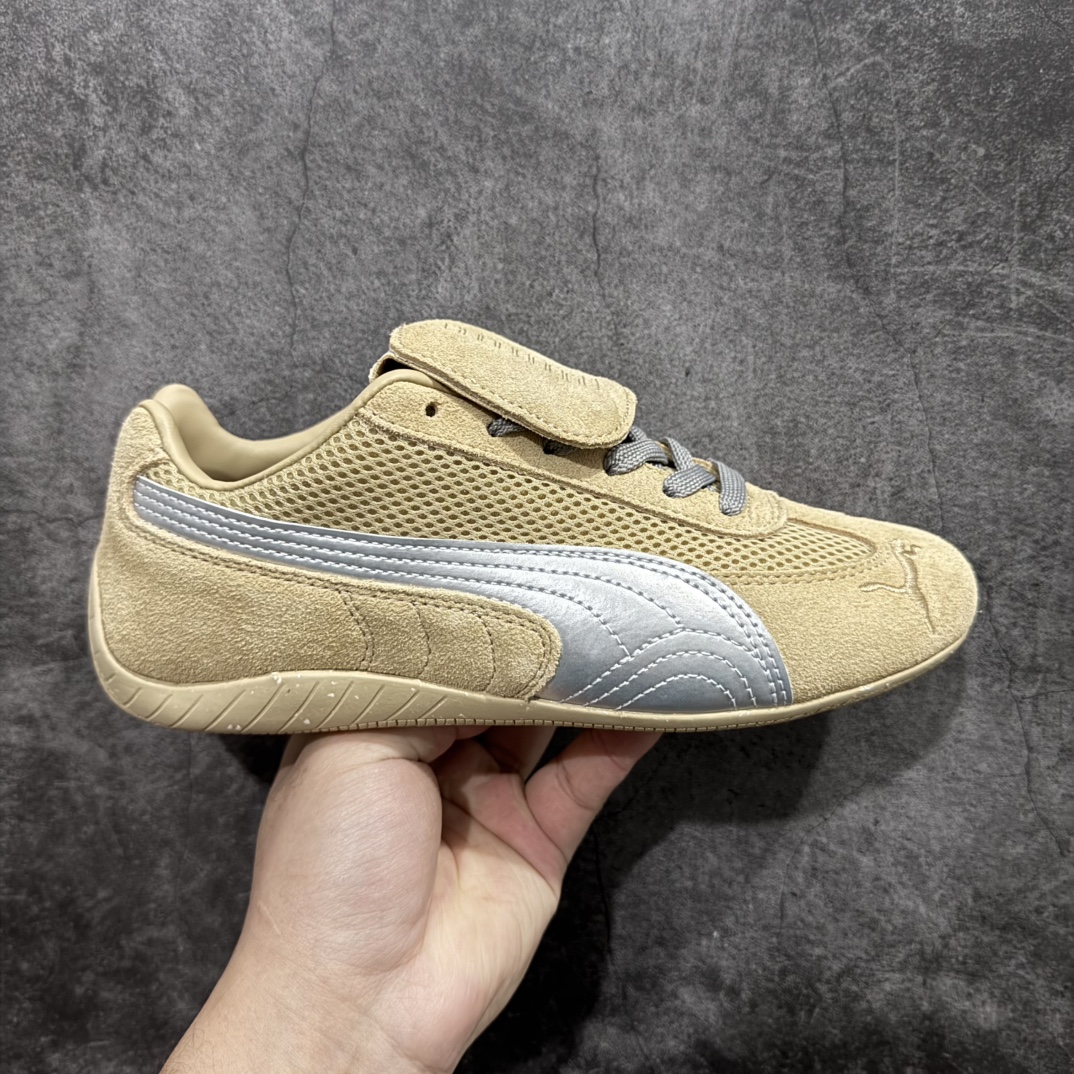 【正确版】Open YY x Puma 彪马联名设计师品牌运动鞋 长鞋舌可拆卸棕银色 397397 02nn完美版型 品质细节秒杀市场通货版本，欢迎对比pk💪🏻n被🇰🇷博主种草的puma复古speedcat鞋型回归和open yy联名整活它独特且漂亮，因为它是绒面革＋网状材料。尖头且可拆卸的舌头！无论戴上还是脱下都很可爱。n鞋面材质：原版定制牛反绒n鞋里材质：羊皮n鞋底材质：原版耐磨橡胶防滑底 尺码：35-45 编码：NM220340-莆田鞋批发中心