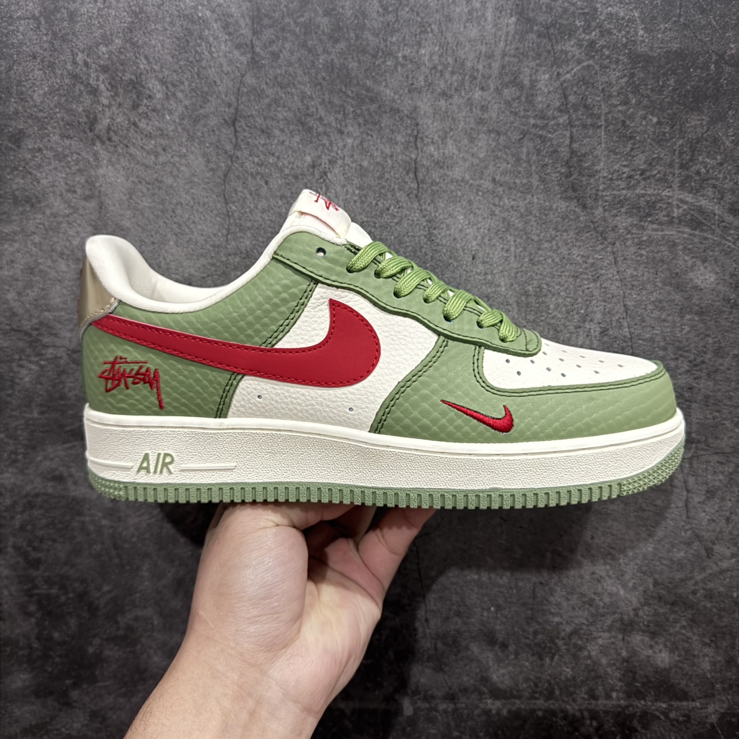 【定制版】海外限量发售Nike Air Force 1 \’07 Low “斯图西联名–青蛇”空军一号 低帮 运动鞋 休闲鞋 折边针车 工艺难度大 原楦头原纸板 原装鞋盒 定制五金配件 内置全掌气垫 原厂鞋底货号：KK1988-028 Size：36 36.5 37.5 38 38.5 39 40 40.5 41 42 42.5 43 44 44.5 45 编码：HXS310320-莆田鞋批发中心