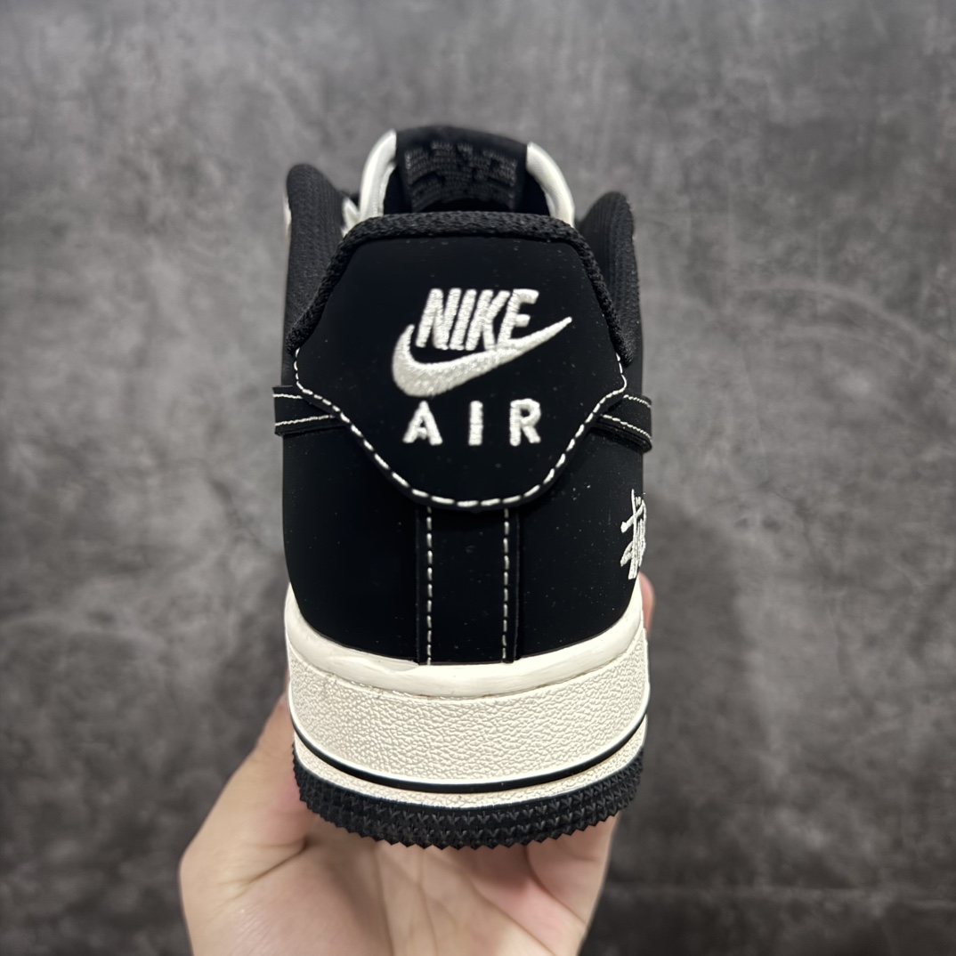 图片[4]-【定制版】海外限量发售Nike Air Force 1 \’07 Low “斯图西联名–米黑小双勾”空军一号 低帮 运动鞋 休闲鞋 折边针车 工艺难度大 原楦头原纸板 原装鞋盒 定制五金配件 内置全掌气垫 原厂鞋底货号：SJ6698-010 Size：36 36.5 37.5 38 38.5 39 40 40.5 41 42 42.5 43 44 44.5 45 编码：HXS310320-莆田鞋批发中心