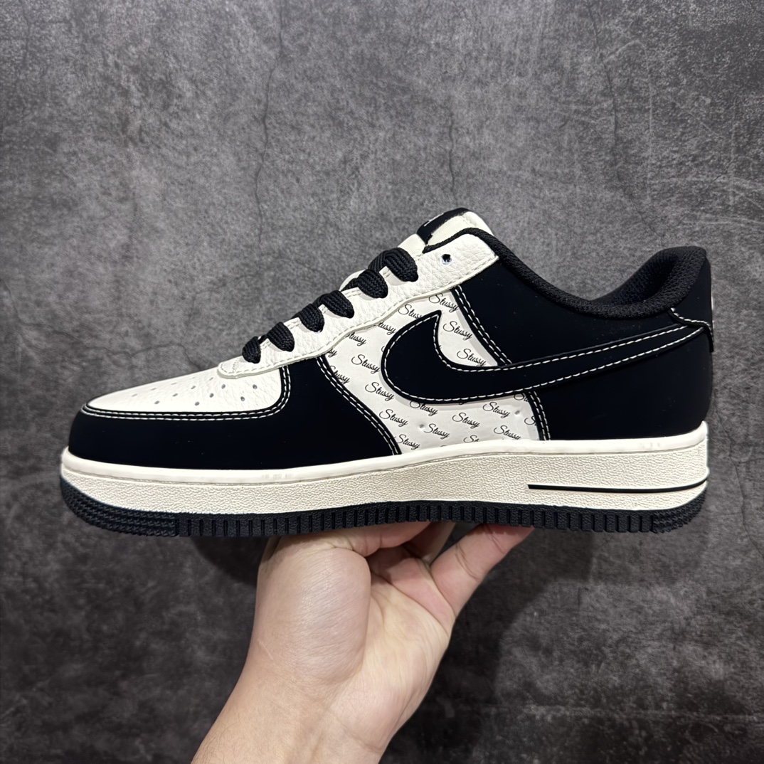 图片[2]-【定制版】海外限量发售Nike Air Force 1 \’07 Low “斯图西联名–米黑小双勾”空军一号 低帮 运动鞋 休闲鞋 折边针车 工艺难度大 原楦头原纸板 原装鞋盒 定制五金配件 内置全掌气垫 原厂鞋底货号：SJ6698-010 Size：36 36.5 37.5 38 38.5 39 40 40.5 41 42 42.5 43 44 44.5 45 编码：HXS310320-莆田鞋批发中心