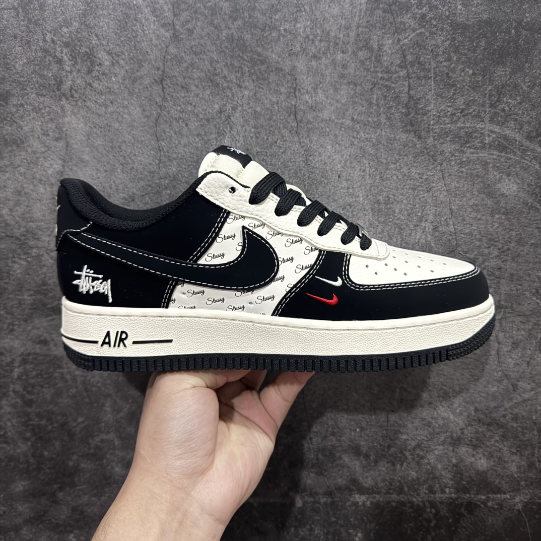 【定制版】海外限量发售Nike Air Force 1 \’07 Low “斯图西联名–米黑小双勾”空军一号 低帮 运动鞋 休闲鞋 折边针车 工艺难度大 原楦头原纸板 原装鞋盒 定制五金配件 内置全掌气垫 原厂鞋底货号：SJ6698-010 Size：36 36.5 37.5 38 38.5 39 40 40.5 41 42 42.5 43 44 44.5 45 编码：HXS310320-莆田鞋批发中心