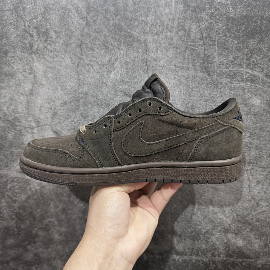 图片[2]-【S2纯原版】Travis Scott x Air Jordan AJ1 Low OG SP TS联名 黑棕倒钩低帮 DM7866-202n知名大厂出品 纯原第一梯队版本产品品控稳定性领先行业 各方面均可对飙市面通货版nSZ原厂全套原楦原纸板冲刀磨具开发 原厂皮料加持原厂港宝加持定型后跟R度完美 同源原厂电绣 鬼脸飞翼针数密度立体效果一致 百分百一致原鞋 原厂拉帮工艺 针距密度一致 后跟弧度收口自然不对折 极致一眼正品既视感 进口玻璃冲刀皮料裁剪零毛边 全鞋电脑针车工艺 品控清洁度最高QC检验标准 免检产品 原厂订购鞋盒、鞋标、防尘纸、鞋撑、鞋带 追求极致的原厂味道SIZE：36-47.5 编码：DF380320-莆田鞋批发中心