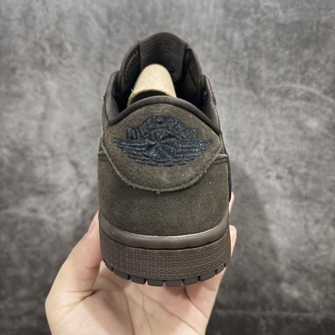 图片[4]-【S2纯原版】Travis Scott x Air Jordan AJ1 Low OG SP TS联名 黑棕倒钩低帮 DM7866-202n知名大厂出品 纯原第一梯队版本产品品控稳定性领先行业 各方面均可对飙市面通货版nSZ原厂全套原楦原纸板冲刀磨具开发 原厂皮料加持原厂港宝加持定型后跟R度完美 同源原厂电绣 鬼脸飞翼针数密度立体效果一致 百分百一致原鞋 原厂拉帮工艺 针距密度一致 后跟弧度收口自然不对折 极致一眼正品既视感 进口玻璃冲刀皮料裁剪零毛边 全鞋电脑针车工艺 品控清洁度最高QC检验标准 免检产品 原厂订购鞋盒、鞋标、防尘纸、鞋撑、鞋带 追求极致的原厂味道SIZE：36-47.5 编码：DF380320-莆田鞋批发中心