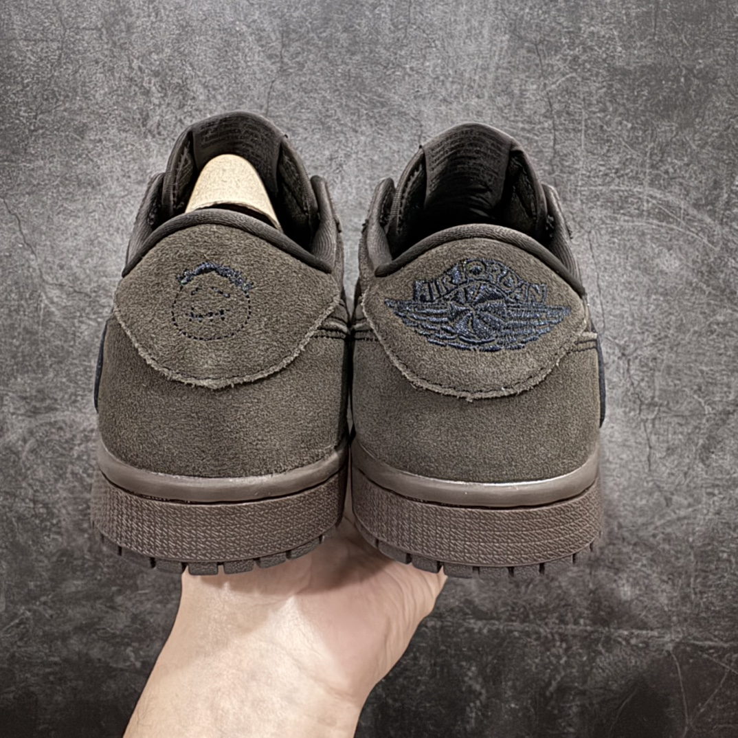 图片[2]-【S2纯原版】Travis Scott x Air Jordan AJ1 Low OG SP TS联名 黑棕倒钩低帮 DM7866-202n知名大厂出品 纯原第一梯队版本产品品控稳定性领先行业 各方面均可对飙市面通货版nSZ原厂全套原楦原纸板冲刀磨具开发 原厂皮料加持原厂港宝加持定型后跟R度完美 同源原厂电绣 鬼脸飞翼针数密度立体效果一致 百分百一致原鞋 原厂拉帮工艺 针距密度一致 后跟弧度收口自然不对折 极致一眼正品既视感 进口玻璃冲刀皮料裁剪零毛边 全鞋电脑针车工艺 品控清洁度最高QC检验标准 免检产品 原厂订购鞋盒、鞋标、防尘纸、鞋撑、鞋带 追求极致的原厂味道SIZE：36-47.5 编码：DF380320-莆田鞋批发中心