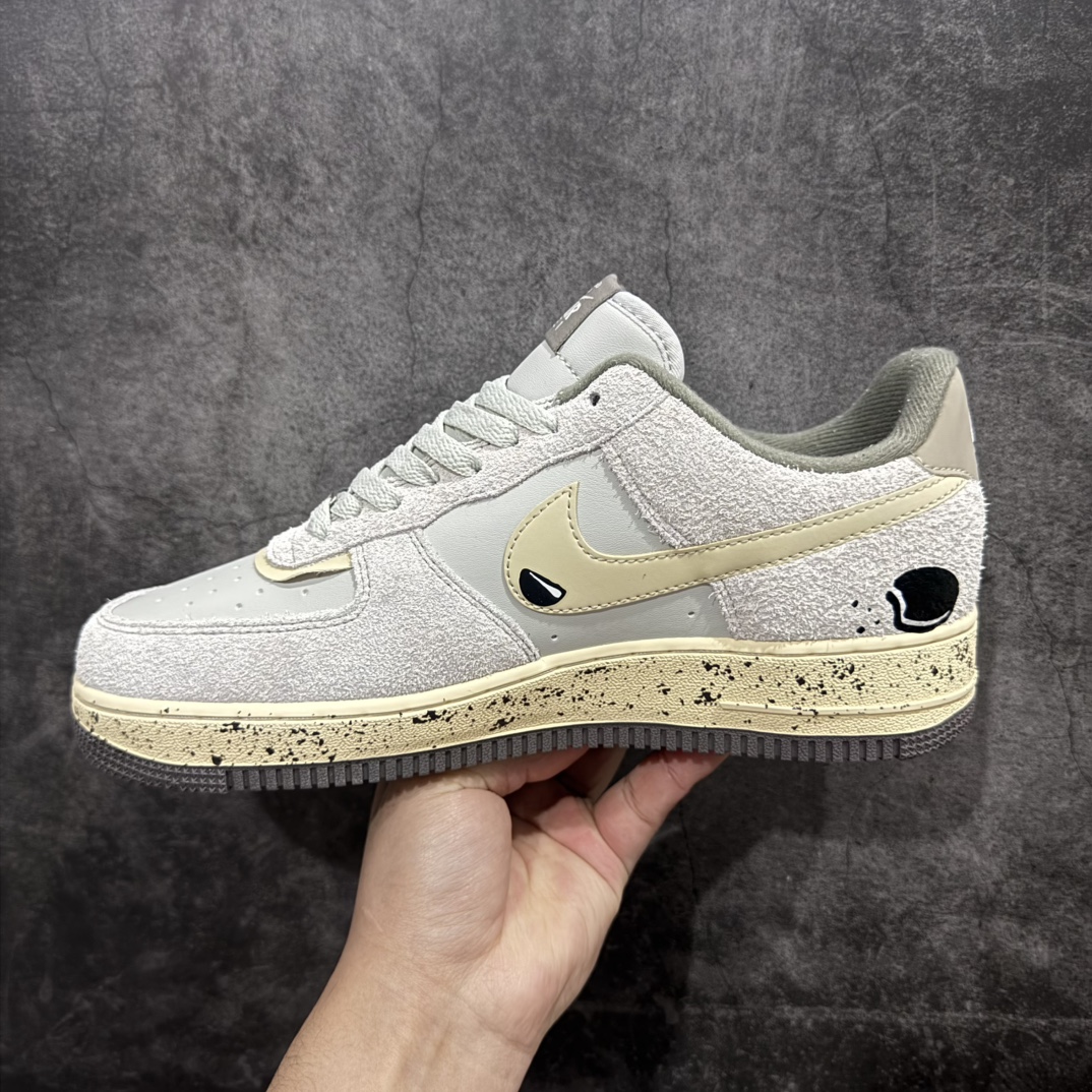 图片[2]-【定制版】Nike Air Force 1 Low 07 米棕涂鸦n原楦头原纸板 打造纯正低帮空军版型 专注外贸渠道 全掌内置蜂窝气垫原盒配件 原厂中底钢印、拉帮完美官方货号：KL1210 111 Size：36 36.5 37.5 38 38.5 39 40 40.5 41 42 42.5 43 44 44.5 45 编码：HXS310320-莆田鞋批发中心