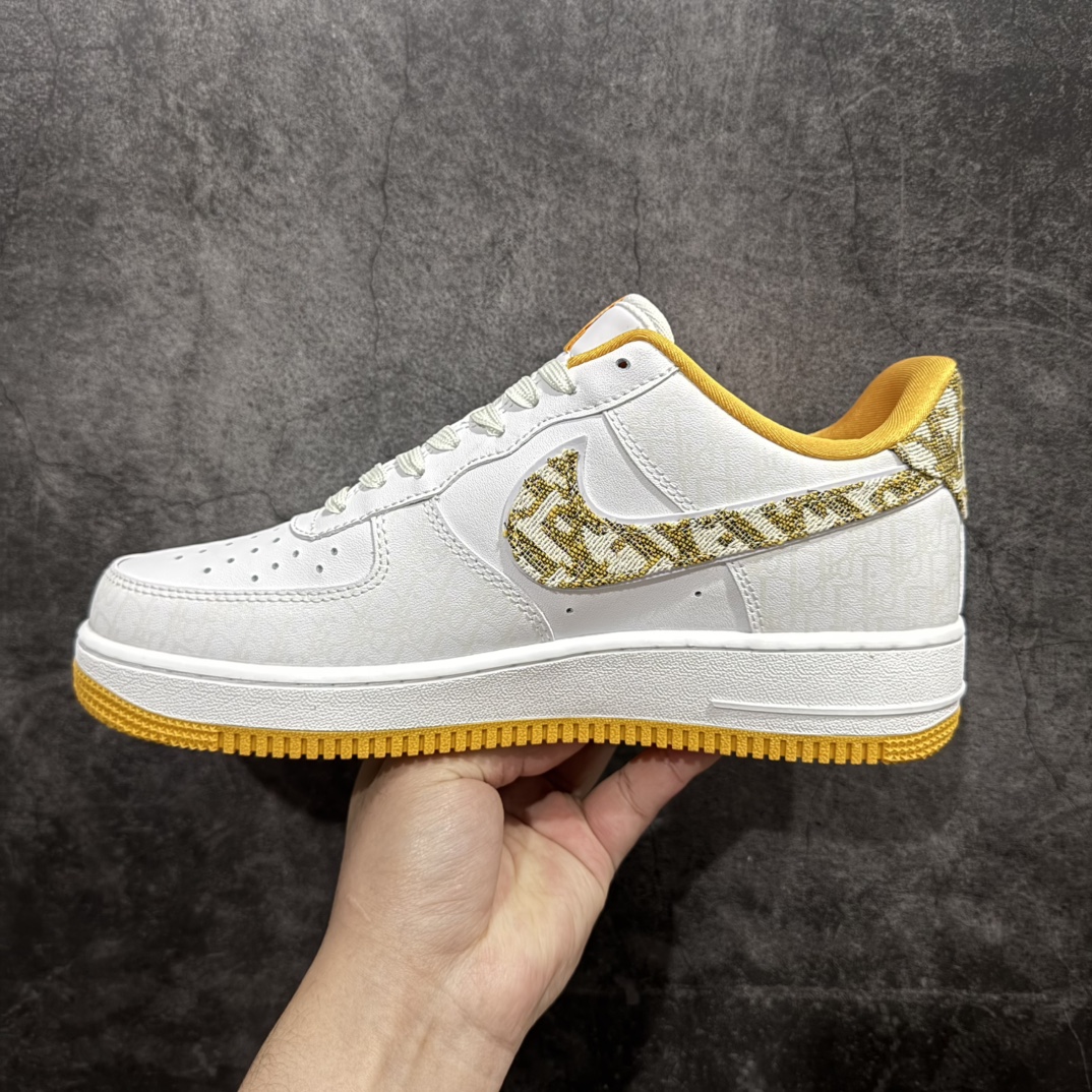 图片[2]-【定制版福利】海外限量发售！公司级NIke Air Force 1 \’07 Low “迪奥联名–黄暗夜行者”空军一号 低帮 运动鞋 休闲鞋 折边针车 工艺难度大 原楦头原纸板 原装鞋盒 定制五金配件 内置全掌气垫 原厂鞋底  发光鞋带搭配发光鞋面  你就是暗夜最闪亮的星 货号：DR6239-838 Size：36 36.5 37.5 38 38.5 39 40 40.5 41 42 42.5 43 44 44.5 45 编码：YB170190-莆田鞋批发中心