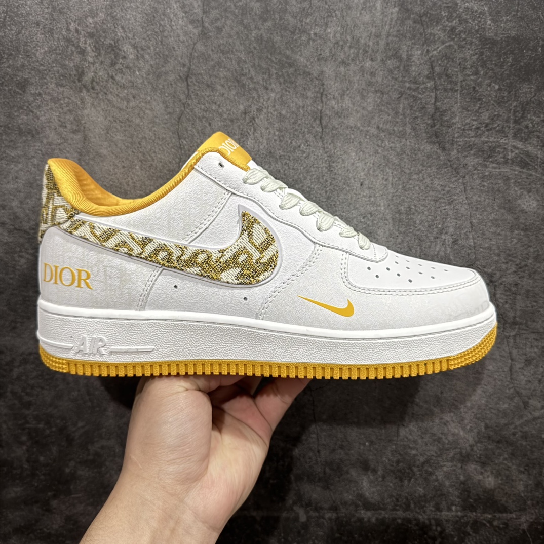 【定制版福利】海外限量发售！公司级NIke Air Force 1 \’07 Low “迪奥联名–黄暗夜行者”空军一号 低帮 运动鞋 休闲鞋 折边针车 工艺难度大 原楦头原纸板 原装鞋盒 定制五金配件 内置全掌气垫 原厂鞋底  发光鞋带搭配发光鞋面  你就是暗夜最闪亮的星 货号：DR6239-838 Size：36 36.5 37.5 38 38.5 39 40 40.5 41 42 42.5 43 44 44.5 45 编码：YB170190-莆田鞋批发中心