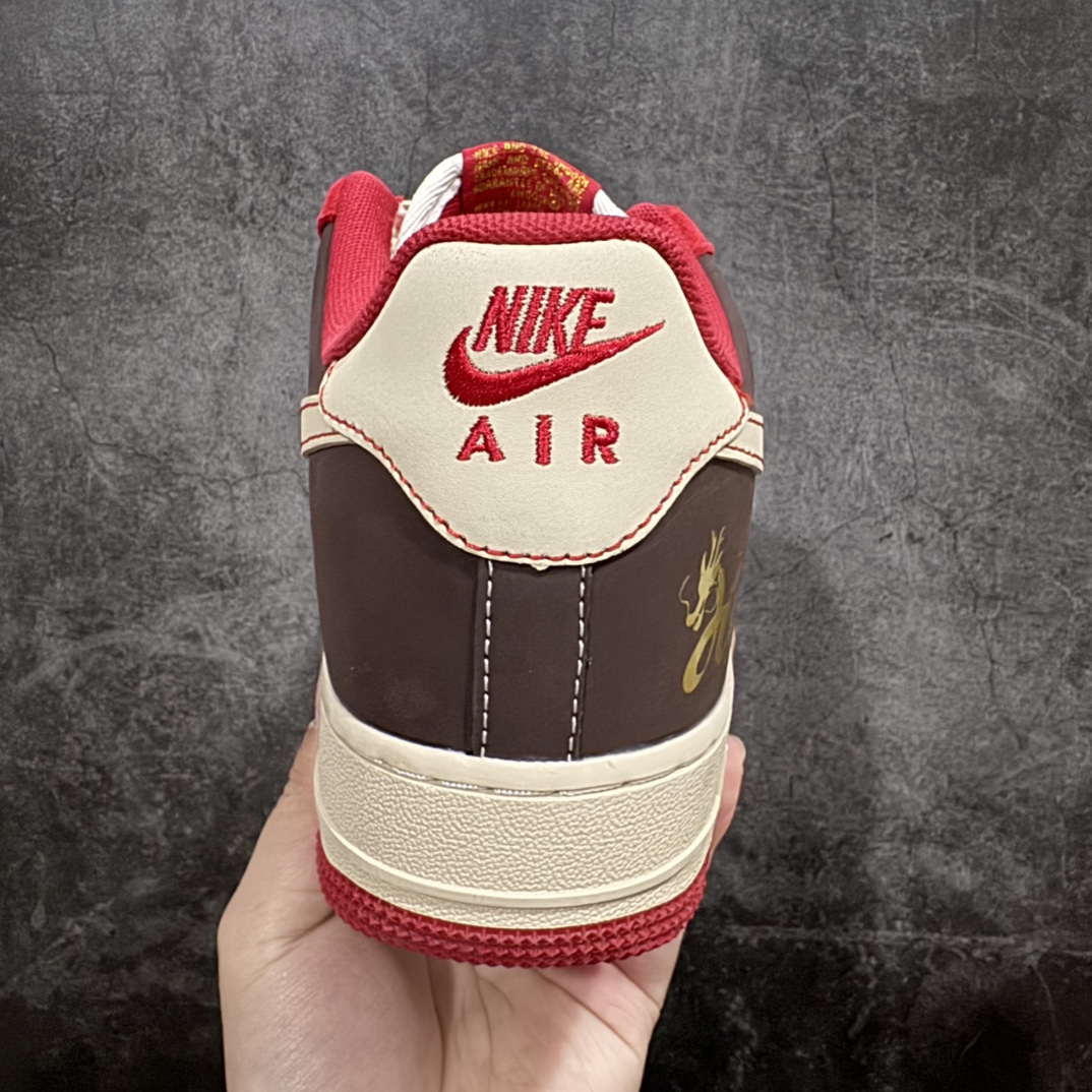 图片[4]-【定制版福利】海外限量发售Nike Air Force 1 \’07 Low “中国年限定–飞龙在天”空军一号 低帮 运动鞋 休闲鞋 折边针车 工艺难度大 原楦头原纸板 原装鞋盒 定制五金配件 内置全掌气垫 原厂鞋底  龙腾于祥云寓意高贵 尊容 幸运与成功 更寓意着吉祥如意 顺心如意 （附图赠送龙年吉祥物挂件一枚） 货号:LN6239-841 Size：36 36.5 37.5 38 38.5 39 40 40.5 41 42 42.5 43 44 44.5 45 编码：YB170190-莆田鞋批发中心