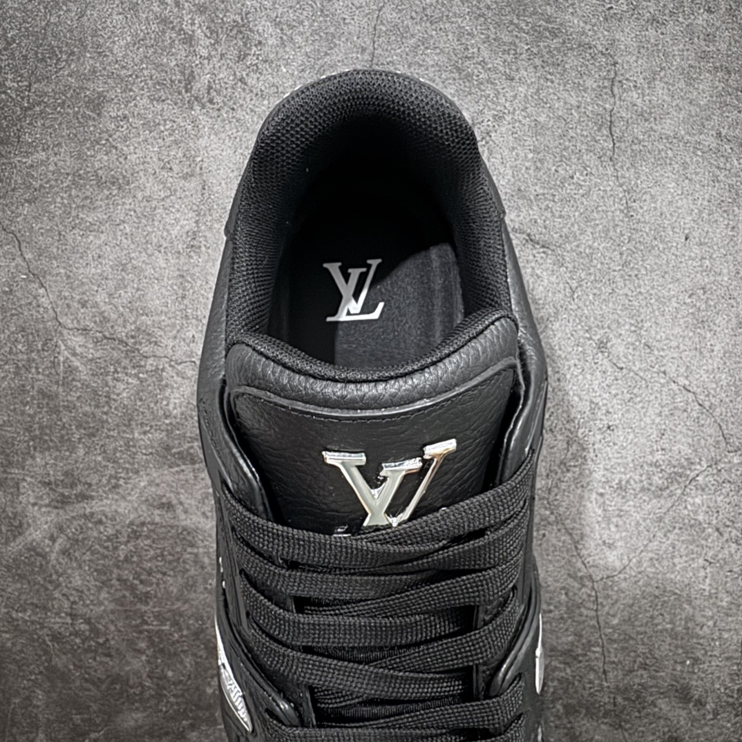 图片[8]-【广东纯原版本】驴牌 LV Louis Vuitton Trainer 限定联名 低帮休闲板鞋n代购级别 ZP级全套包装n原版购入历时近两个月开发打造！n经典多拼色超好看 原版完美楦型 调试了两个月鞋面独家订制压纹粒面小牛皮n大底TPU、模具费2w+ 质感媲美原版n垫脚聚米微料加透气英伦网布n细节原版一致 ❗️请注意区分市面通货材料 版型 包装配件 Size：35 36 37 38 39 40 41 42 43 44 45 编码：TL500550-莆田鞋批发中心