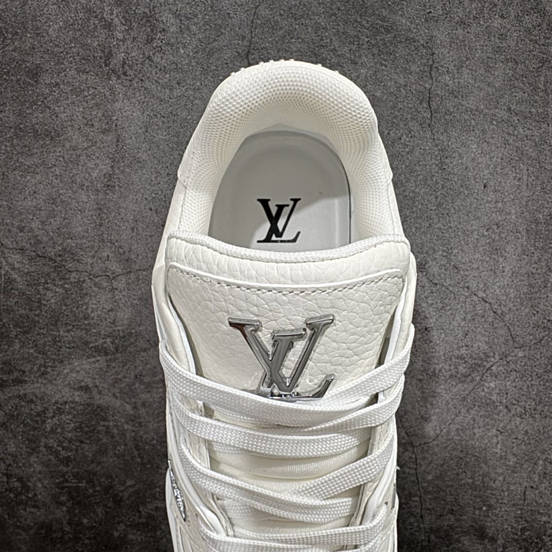 图片[8]-【广东纯原版本】驴牌 LV Louis Vuitton Trainer 限定联名 低帮休闲板鞋n代购级别 ZP级全套包装n原版购入历时近两个月开发打造！n经典多拼色超好看 原版完美楦型 调试了两个月鞋面独家订制压纹粒面小牛皮n大底TPU、模具费2w+ 质感媲美原版n垫脚聚米微料加透气英伦网布n细节原版一致 ❗️请注意区分市面通货材料 版型 包装配件 Size：35 36 37 38 39 40 41 42 43 44 45 编码：TL500550-莆田鞋批发中心