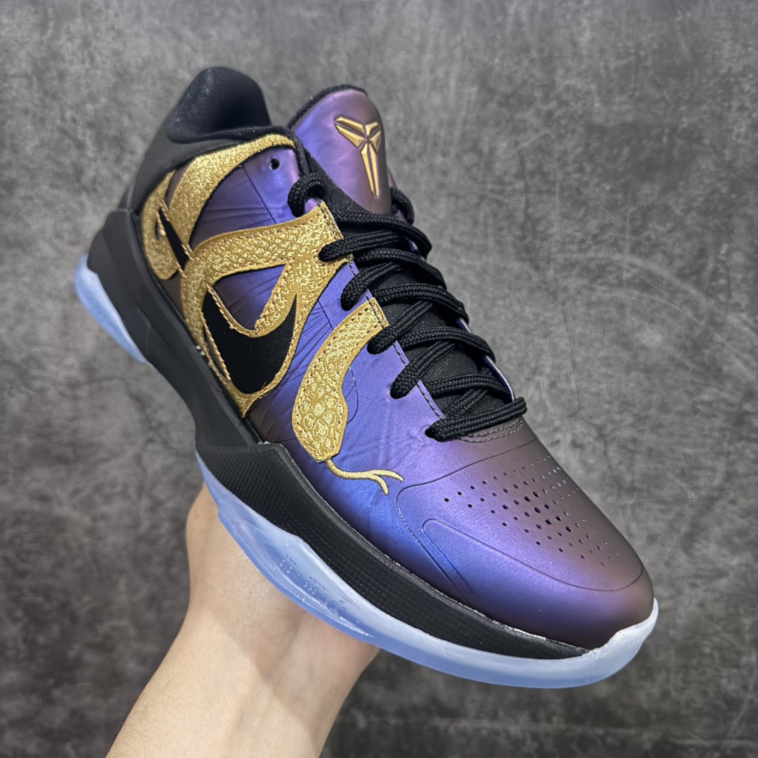 图片[3]-【S2纯原版本】NK ZOOM KOBE 5 Protro \”Year of the Mamba\”nS2纯原生产线 科比五代黑紫金n#Zoom Turbo气垫➕后掌EVA缓震 实战配置直接拉满n#原楦纸板开发 鞋身流线型、后跟塑形，区分土肥圆n#原档数据3D打印 鞋面细节匹配原版n#全身鞋材卡料色独家定制 唯一正确喷漆SWOOSH#NK专利Flyknit飞线科技，给予鞋身足够抗扭矩力n#真实底模最大47.5  实战利器 专供海外市场 Size：40 40.5 41 42 42.5 43 44 44.5 45 46 47.5（脚宽、脚胖 建议买大半码） 编码：O490510-莆田鞋批发中心