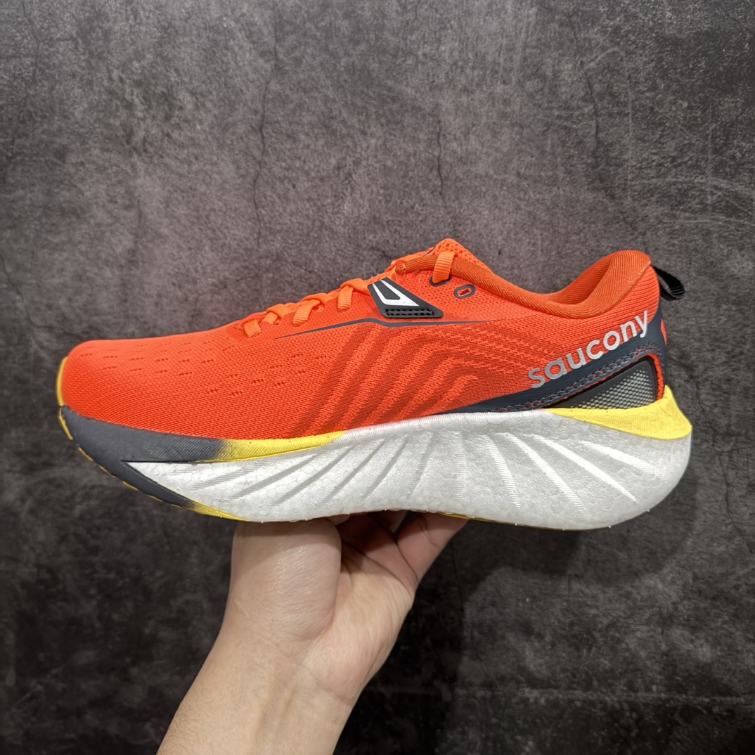 图片[2]-【SG纯原版】Saucony Triumph 22 索康尼胜利22代旗舰级缓震型跑鞋n性能相比前几代再升级：鞋面采用全新升级的工学网设计 贴合脚部更透气 中底部分使用最新的PWRRUN+材质 搭配PWRRUN+鞋垫使中底的大幅加厚 10mm坡差进一步提供缓震、回弹性能 内底则采用了FORMFIT动态适应系统 动态契合脚型 提升包裹性和舒适性 提供更卓越的动态回馈体验 XT-900橡胶大底 可提供良好的抓地力和较强抗磨性能SIZE：36 36.5 37.5 38 38.5 39 40 40.5 41 42 42.5 43 44 44.5 45 编码：T300320-莆田鞋批发中心