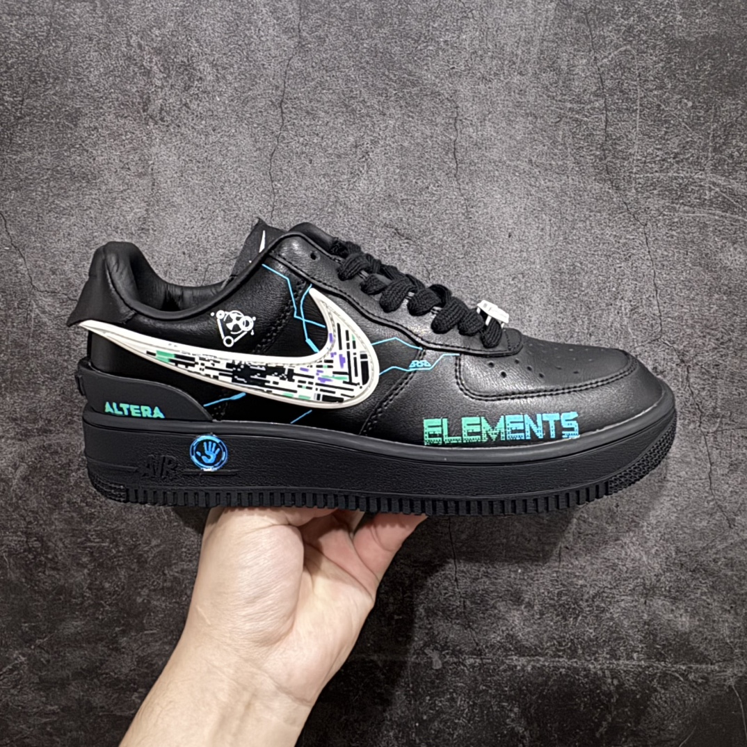 【公司级】Ambush x Nk Air Force 1\’07 Low \”Punk Future\” 联名款 赛博朋克风系列 空军一号低帮休闲板鞋 DV3464-011rn#在朋克未来的世界里，钢铁与霓虹交织，科技的光芒如利刃般划破黑暗。高耸入云的机械巨塔直插天际，冰冷的金属架构诉说着人类对力量的无尽追求。r 尺码：36 36.5 37.5 38 38.5 39 40 40.5 41 42 42.5 43 44 44.5 45  编码：HXS310320-莆田鞋批发中心