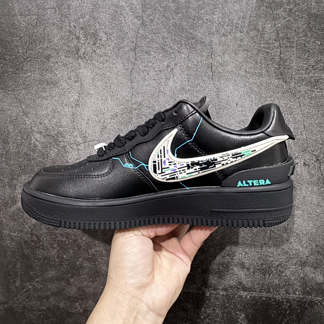 图片[2]-【公司级】Ambush x Nk Air Force 1\’07 Low \”Punk Future\” 联名款 赛博朋克风系列 空军一号低帮休闲板鞋 DV3464-011rn#在朋克未来的世界里，钢铁与霓虹交织，科技的光芒如利刃般划破黑暗。高耸入云的机械巨塔直插天际，冰冷的金属架构诉说着人类对力量的无尽追求。r 尺码：36 36.5 37.5 38 38.5 39 40 40.5 41 42 42.5 43 44 44.5 45  编码：HXS310320-莆田鞋批发中心