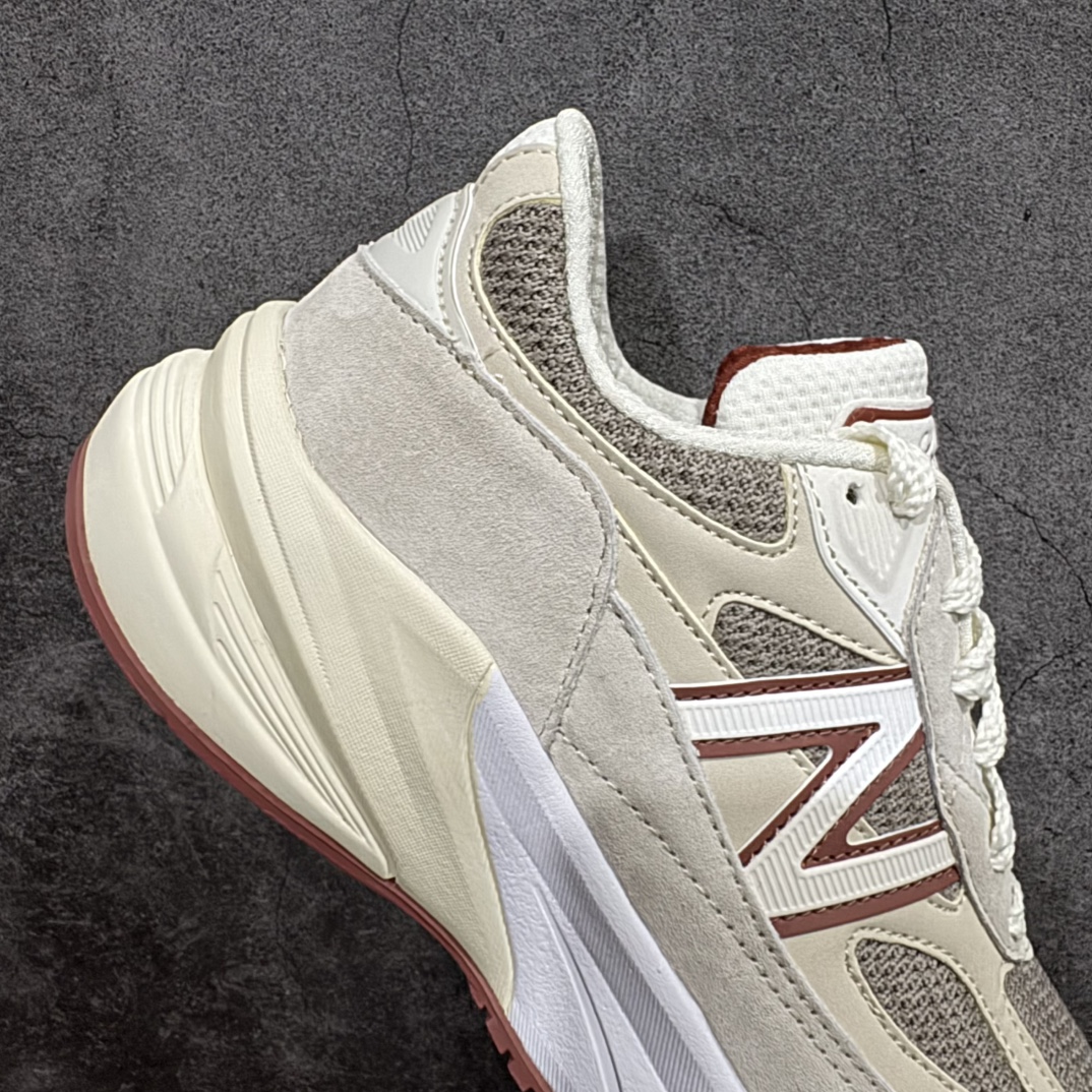 图片[7]-【神版】Loro piana × New Balance NB990联名款系列 高端美产复古休闲跑步鞋 U990LO6nnn正确3M反光细节 原楦原纸版开发后跟透明TPU水晶装饰条稳固 沿用了引以为傲的跑鞋手工技艺 采用猪皮绒面并包裹局部透气网面的鞋身设计 菱网鞋舌上刻有New Balance USA 鞋面依旧身着经典的大热之灰 彰显了其高端的品质身份  尺码：36 37 37.5 38 38.5 39.5 40 40.5 41.5 42 42.5 43 44 45 编码：DZ260280-莆田鞋批发中心