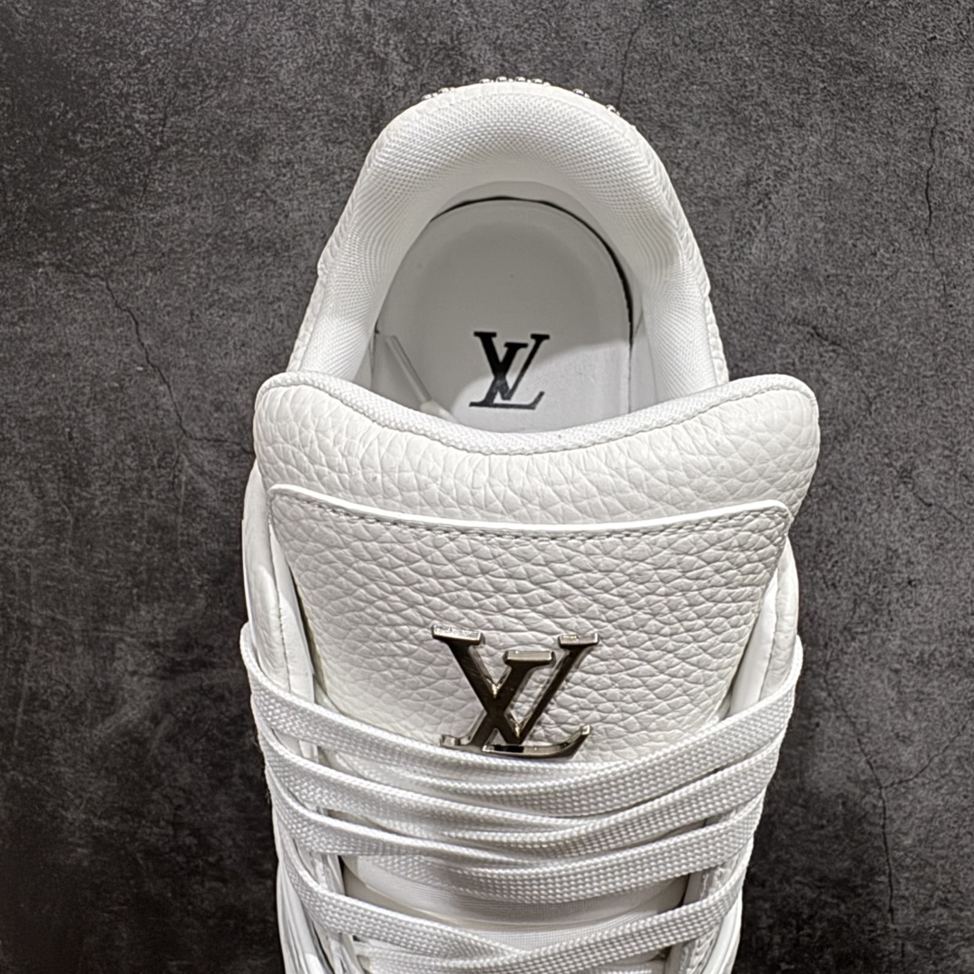 图片[8]-【佛山顶级超A版】Louis Vuitton LV Trainer系列本地仓库现货 当天可取n私人订单 专柜混卖零售专供n所有配色均为购买原版复刻n整体版型 皮料 市场独一无二后跟版型都可以自行对比[机智]吊打市场所有货n怒甩十条街，欢迎拿市场各大工厂的货来对比！n鞋舌烫金超正 压印程度秒杀市面90%以上的高端货n新配色陆续开发出货  尺码：39-45   编码：T1520550-莆田鞋批发中心