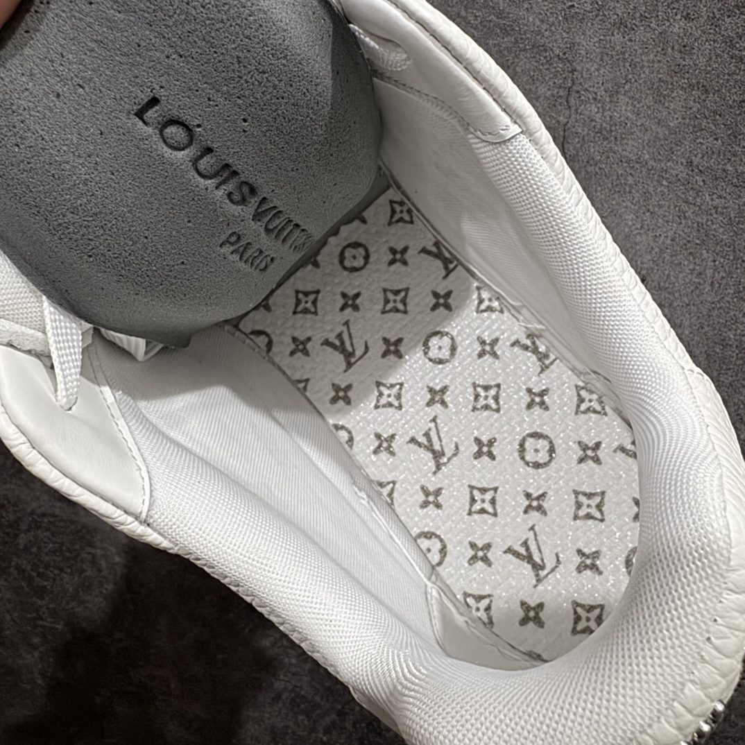 图片[9]-【佛山顶级超A版】Louis Vuitton LV Trainer系列本地仓库现货 当天可取n私人订单 专柜混卖零售专供n所有配色均为购买原版复刻n整体版型 皮料 市场独一无二后跟版型都可以自行对比[机智]吊打市场所有货n怒甩十条街，欢迎拿市场各大工厂的货来对比！n鞋舌烫金超正 压印程度秒杀市面90%以上的高端货n新配色陆续开发出货  尺码：39-45   编码：T1520550-莆田鞋批发中心