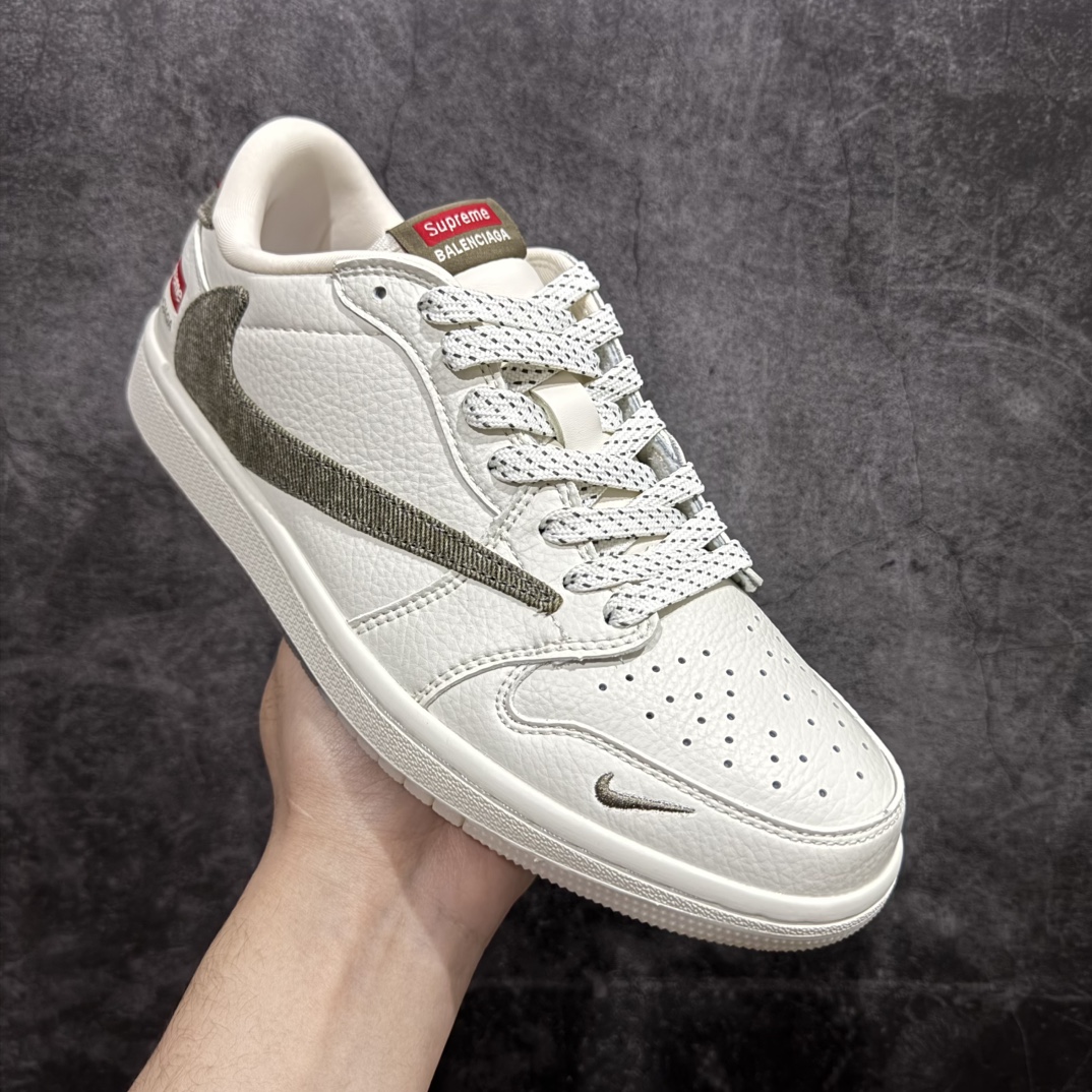 图片[3]-【定制版】Travis Scott x Fragment Design x Air Jordan 1 Low OG SP AJ1 乔1 Supreme联名-浅褐米白 低帮文化休闲板鞋 JH6088-609rn#多方联名合作融合了Travis Scott 独特的音乐风格，藤原浩个性的设计风格以及Jordan品牌的经典元素 使其成为一双具有独特身份和价值的鞋子 清新而立体的外观加上联名标识更突出了其独特身份 这种配色方案显示出活力和时尚感 在视觉上引人注目  鞋身的质感和细腻的细节处理使其显得高端而格调十足  这款“倒钩”联名是设计与创意完美结合 融合多方的个性风格是一款备受瞩目的潮流鞋款r 尺码：36 36.5 37.5 38 38.5 39 40 40.5 41 42 42.5 43 44 44.5 45  编码：HXS320340n-莆田鞋批发中心