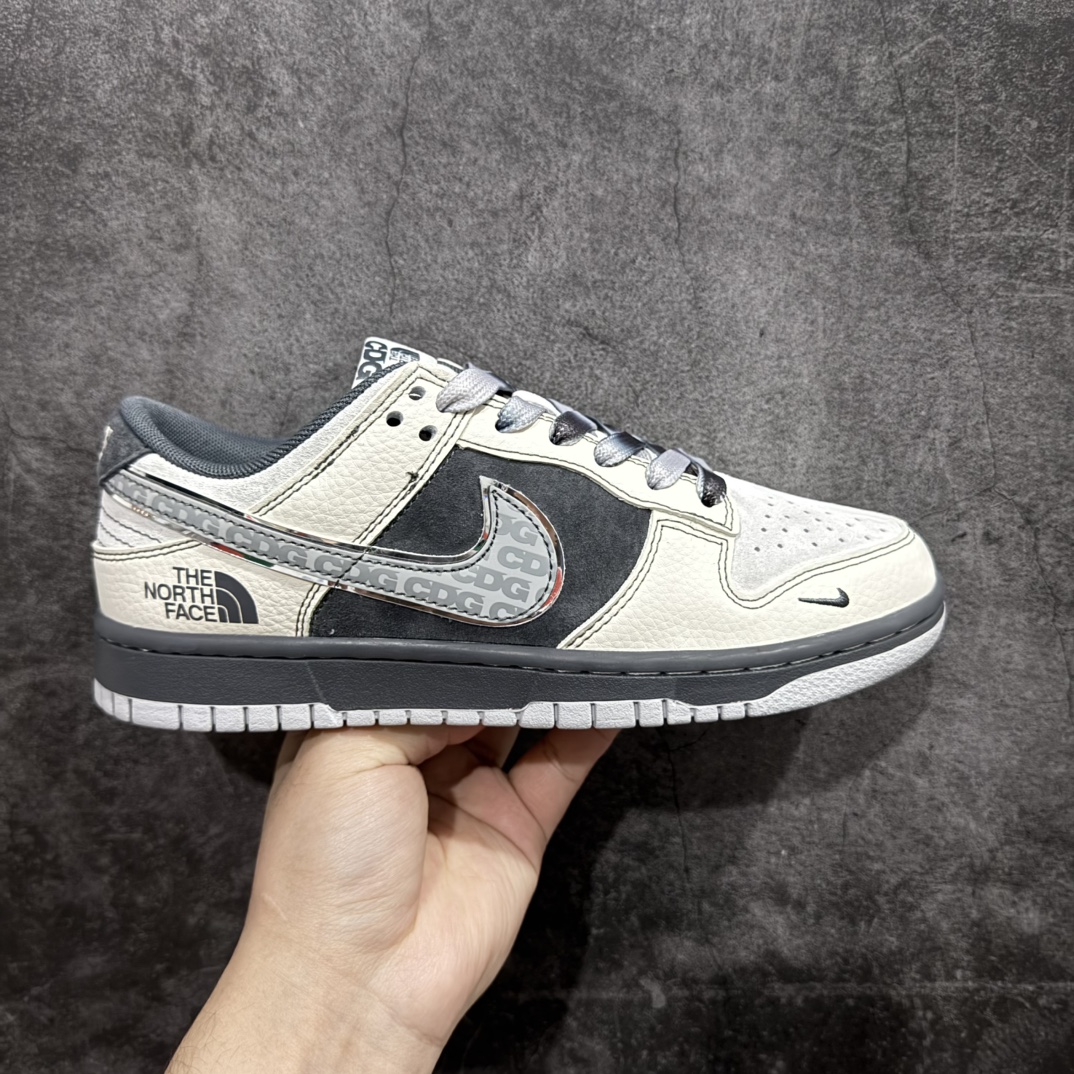 【定制版】Nike SB Dunk Low x CDG x The North Face 米灰小钩n纯原大厂出品 极力推荐n原装头层材料 独家版型蒸餾加工n帶來的是更好的视觉和脚感体验n大厂纯原品质出货 清洁度 电绣工艺皮料切割干净无任何毛边 细节完美 官方货号：XX3168 202 尺码：36 36.5 37.5 38 38.5 39 40 40.5 41 42 42.5 43 44 44.5 45 编码：HXS320340-莆田鞋批发中心