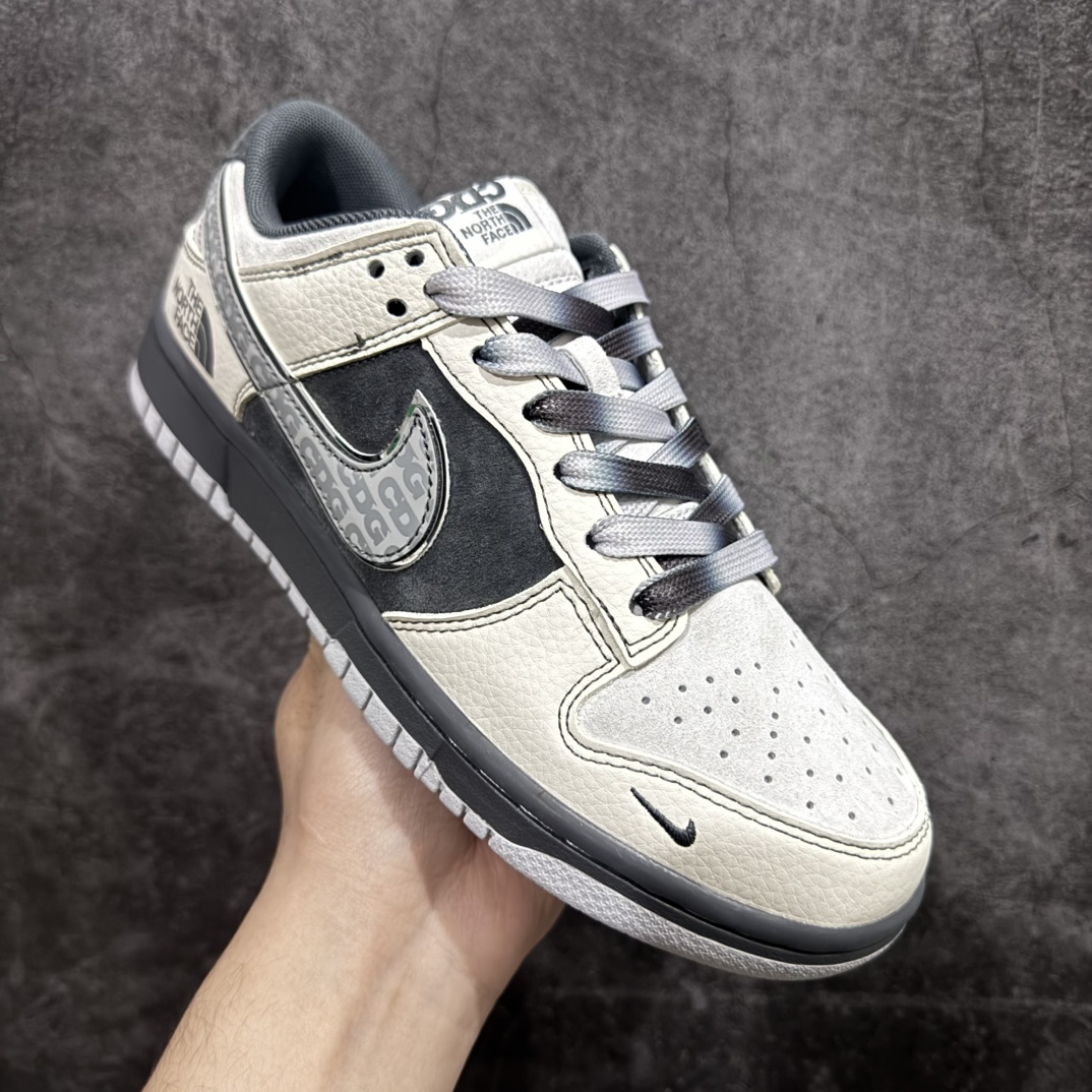 图片[3]-【定制版】Nike SB Dunk Low x CDG x The North Face 米灰小钩n纯原大厂出品 极力推荐n原装头层材料 独家版型蒸餾加工n帶來的是更好的视觉和脚感体验n大厂纯原品质出货 清洁度 电绣工艺皮料切割干净无任何毛边 细节完美 官方货号：XX3168 202 尺码：36 36.5 37.5 38 38.5 39 40 40.5 41 42 42.5 43 44 44.5 45 编码：HXS320340-莆田鞋批发中心