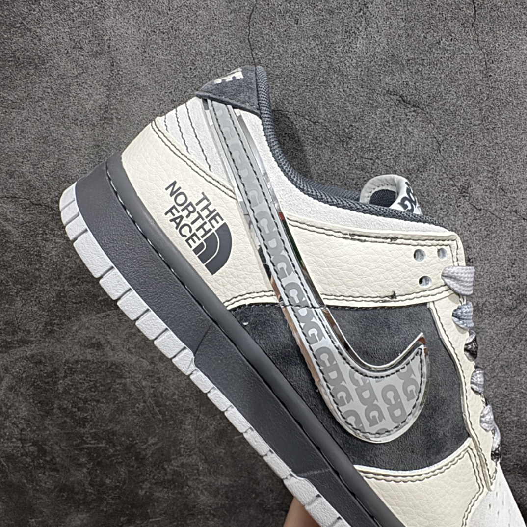 图片[7]-【定制版】Nike SB Dunk Low x CDG x The North Face 米灰小钩n纯原大厂出品 极力推荐n原装头层材料 独家版型蒸餾加工n帶來的是更好的视觉和脚感体验n大厂纯原品质出货 清洁度 电绣工艺皮料切割干净无任何毛边 细节完美 官方货号：XX3168 202 尺码：36 36.5 37.5 38 38.5 39 40 40.5 41 42 42.5 43 44 44.5 45 编码：HXS320340-莆田鞋批发中心