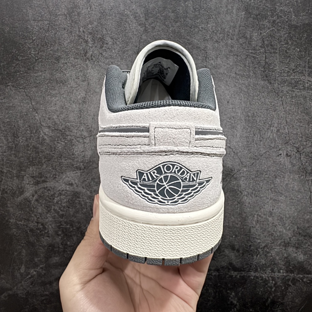 图片[4]-【定制版】Air Jordan 1 Low AJ1 乔1 斯图西联名-全猪八灰线条 高端定制 低帮复古篮球鞋 DM9188-005rn定制鞋盒 大厂纯原品质出货 超高清洁度 皮料切割干净无任何毛边 细节完美 r 尺码：36 36.5 37.5 38 38.5 39 40 40.5 41 42 42.5 43 44 44.5 45  编码：HXS340360-莆田鞋批发中心