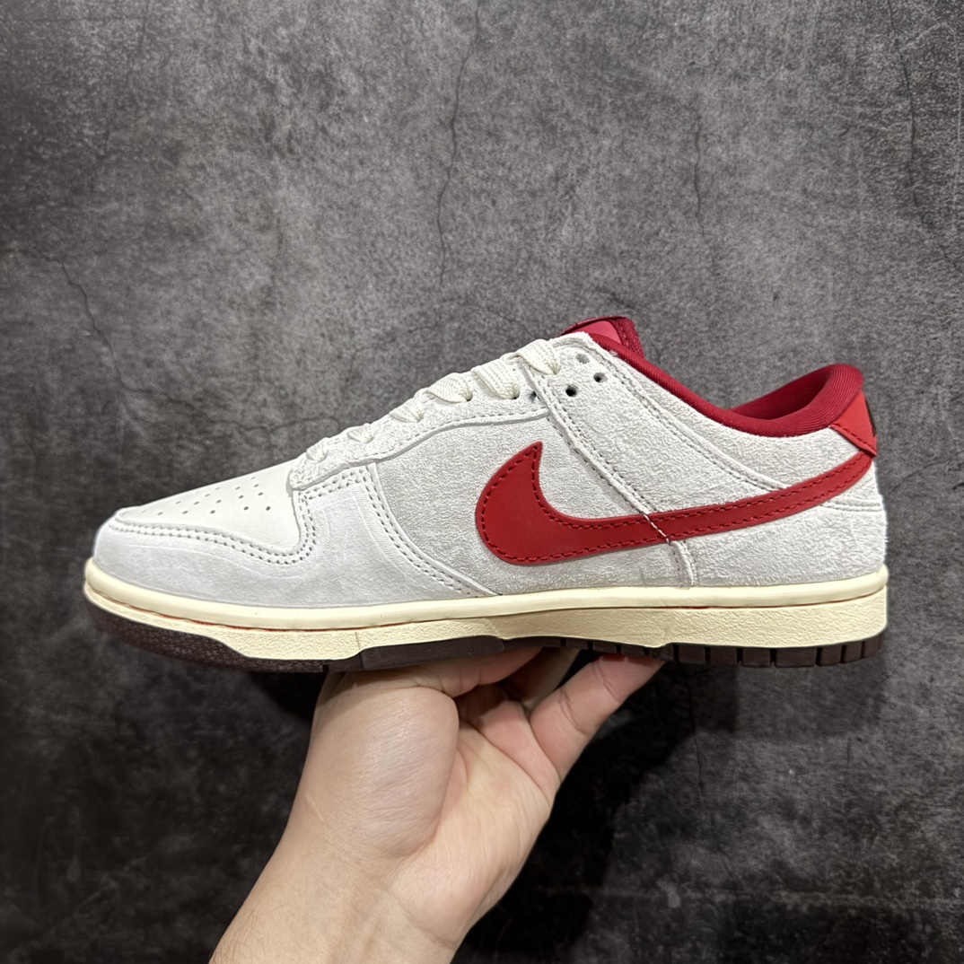 图片[2]-【定制版】Nk SB Dunk Low LV联名灰红钩 周年高端定制 低帮休闲板鞋n高端定制鞋盒 原装头层材料 独家版型蒸餾加工n大厂纯原品质出货 超高清洁度 皮料切割干净无任何毛边 细节完美 货号：QF1568-148 尺码：36 36.5 37.5 38 38.5 39 40 40.5 41 42 42.5 43 44 44.5 45 编码：HXSQF280300-莆田鞋批发中心