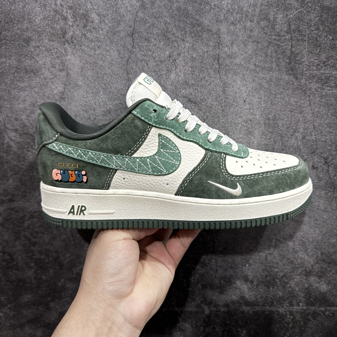 【定制版】海外限量发售！公司级NIke Air Force 1 \’07 Low “古驰联名–玉石绿飞线”空军一号 低帮 运动鞋 休闲鞋 折边针车 工艺难度大 原楦头原纸板 原装鞋盒 定制五金配件 内置全掌气垫 原厂鞋底货号：KK1988-026 Size：36 36.5 37.5 38 38.5 39 40 40.5 41 42 42.5 43 44 44.5 45 编码：HXS310320-莆田鞋批发中心