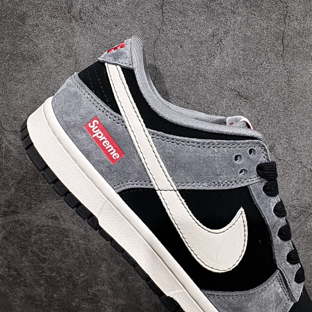 图片[7]-Nike SB Dunk Low x Supreme 灰白黑小钩n纯原大厂出品 极力推荐n原装头层材料 独家版型蒸餾加工n帶來的是更好的视觉和脚感体验n大厂纯原品质出货 清洁度 电绣工艺皮料切割干净无任何毛边 细节完美 官方货号：XX3168 206 尺码：36 36.5 37.5 38 38.5 39 40 40.5 41 42 42.5 43 44 44.5 45  编码：编码：HXS320340-莆田鞋批发中心