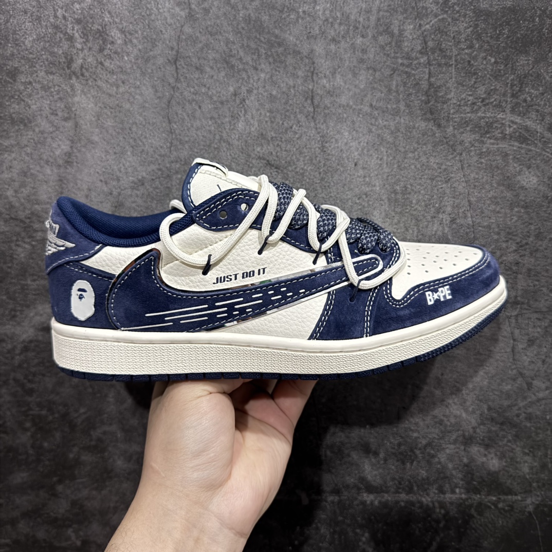 【定制版】Bape x Air Jordan 1 Low 克莱因蓝抽绳n此款主张打破传统的工业化流水线设计限制，以Made by ideas的超级创意为理念，集结众多潮流设计师，结合时下最ing潮流风尚，为潮流爱好者打造彰品自我的专属潮品。同时尊重每个年轻人对于潮流的理解与选择，主张“让每个年轻人塑造自己的潮流”。 货号：XS3168-201 Size：36 36.5 37.5 38 38.5 39 40 40.5 41 42 42.5 43 44 44.5 45 编码：HXS340360-莆田鞋批发中心