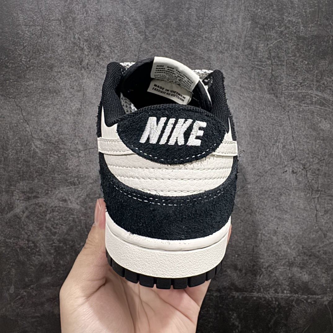 图片[4]-【定制版】Nike SB Dunk Low x Stussy 米黑双小钩满天星n纯原大厂出品 极力推荐n原装头层材料 独家版型蒸餾加工n帶來的是更好的视觉和脚感体验n大厂纯原品质出货 清洁度 电绣工艺皮料切割干净无任何毛边 细节完美 官方货号：XY1688 017 尺码：36 36.5 37.5 38 38.5 39 40 40.5 41 42 42.5 43 44 44.5 45  编码：HXS320340-莆田鞋批发中心