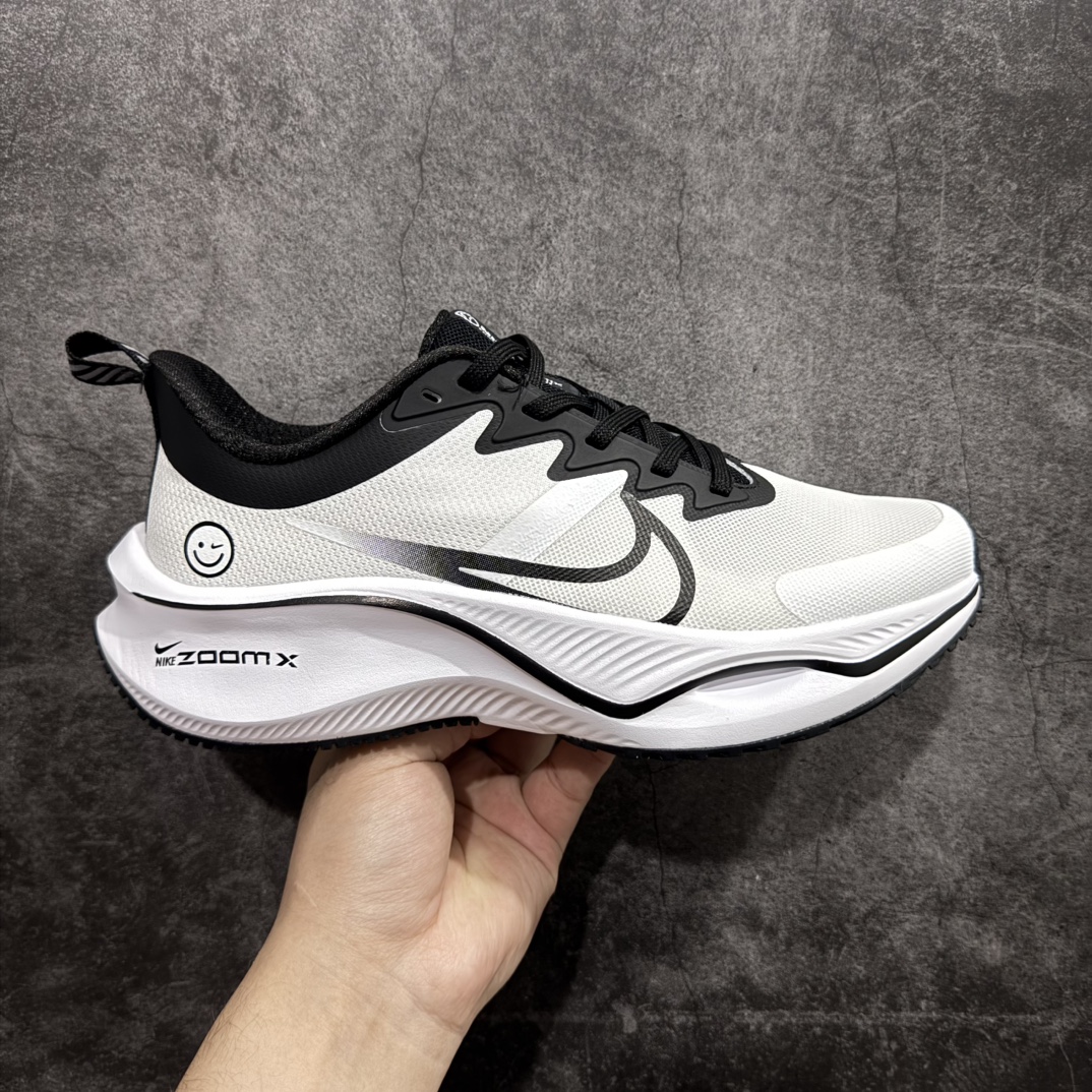 【公司级】NIKE ZOOM PLUS 全新跑鞋n采用密度更高的材料n而且去除了前一代中操作的支撑 撑条设计n兼顾迅疾外观和稳固脚感n后跟覆面和中足动态支撑巧妙融合n缔造稳定顺畅的迈步体验 官方货号：CK4318 008 尺码：36 37 38 39 40 41 42 43 44 45 编码：CC260280-莆田鞋批发中心