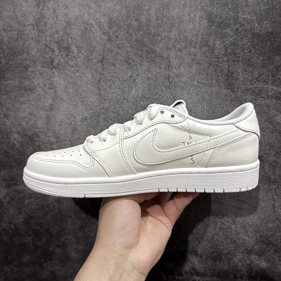 图片[2]-【顶级原厂版】Travis Scott x Air Jordan AJ1 Low OG SP TS联名倒钩低帮 亲友限定 纯白 TD1228-111n圈内最强倒钩系列 高端零售特供批次 产品品控稳定性领先行业 各方面均可对飙L版 良心定价不杀猪 SZ原厂全套原楦原纸板冲刀磨具开发 原厂皮料加持 原厂港宝加持定型后跟R度完美 同源原厂电绣 鬼脸飞翼针数密度立体效果一致 百分百一致原鞋 原厂拉帮工艺 针距密度一致 后跟弧度收口自然不对折 极致一眼正品既视感 进口玻璃冲刀皮料裁剪零毛边 全鞋电脑针车工艺 品控清洁度最高QC检验标准 免检产品 原厂订购鞋盒、鞋标、防尘纸、鞋撑、鞋带 追求极致的原厂味道SIZE：40 40.5 41 42 42.5 43 44 44.5 45 46 47.5 编码：XC420450-莆田鞋批发中心