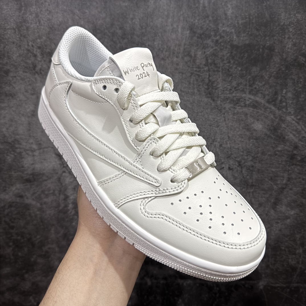 图片[3]-【顶级原厂版】Travis Scott x Air Jordan AJ1 Low OG SP TS联名倒钩低帮 亲友限定 纯白 TD1228-111n圈内最强倒钩系列 高端零售特供批次 产品品控稳定性领先行业 各方面均可对飙L版 良心定价不杀猪 SZ原厂全套原楦原纸板冲刀磨具开发 原厂皮料加持 原厂港宝加持定型后跟R度完美 同源原厂电绣 鬼脸飞翼针数密度立体效果一致 百分百一致原鞋 原厂拉帮工艺 针距密度一致 后跟弧度收口自然不对折 极致一眼正品既视感 进口玻璃冲刀皮料裁剪零毛边 全鞋电脑针车工艺 品控清洁度最高QC检验标准 免检产品 原厂订购鞋盒、鞋标、防尘纸、鞋撑、鞋带 追求极致的原厂味道SIZE：40 40.5 41 42 42.5 43 44 44.5 45 46 47.5 编码：XC420450-莆田鞋批发中心