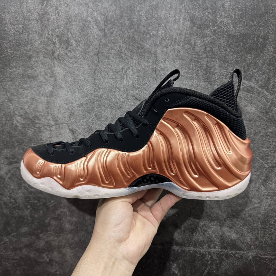 图片[2]-【莞产纯原】NK Air Foamposite Pro 2024新铜喷 喷泡系列FZ9902-001nn莞产原底面 公司渠道同模具 鞋型发泡360度无死角 双层Zoom气垫植入 中底完美注胶 搭载原厂碳纤维材质n诞生于1997年的NK Air Foamposite系列可以说是整个球鞋历史上最为经典的系列之一 也就是我们常说的“喷”和“泡” 其中“喷”由Foamposite One代言人Penny的英文音译而来 而“泡”则来源于另一款鞋型 Foamposite Pro中\”pro\”的音译 在诞生初期 由于高昂的造价以及超前的外形 Foamposite系列的反对者不在少数 甚至有人认为这款鞋会毁掉整个球鞋行业 但事实证明这双灵感来自于甲虫 自带“黑科技”鞋面以及双层Zoom+大块碳板的太空球鞋不仅受到了大众的接受与追捧 并且成功的影响了篮球鞋的发展SIZE：38.5 39 40 40.5 41 42 42.5 43 44 44.5 45 46 编码：HY580600-莆田鞋批发中心