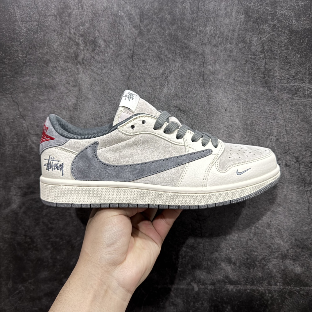 【定制版】Travis Scott x Nike Air Jordan 1 Low x StussynAir Jordan 1 Low 反转米灰小钩倒钩 纯原版本n全鞋采用原装头层皮，用料扎实 精雕细琢n鞋型极致还原 飞翼3D打印改良 深度立体四线中底拉帮皮料选材 钢印 背胶一应俱全 全新批次 原装原模大底全鞋原厂定制皮料，手感细腻正确折边工艺 完美细节诠释 官方货号：XZ6868 001 Size：36 36.5 37.5 38 38.5 39 40 40.5 41 42 42.5 43 44 44.5 45 编码：HXS320340-莆田鞋批发中心