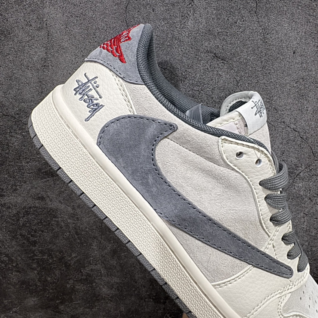 图片[7]-【定制版】Travis Scott x Nike Air Jordan 1 Low x StussynAir Jordan 1 Low 反转米灰小钩倒钩 纯原版本n全鞋采用原装头层皮，用料扎实 精雕细琢n鞋型极致还原 飞翼3D打印改良 深度立体四线中底拉帮皮料选材 钢印 背胶一应俱全 全新批次 原装原模大底全鞋原厂定制皮料，手感细腻正确折边工艺 完美细节诠释 官方货号：XZ6868 001 Size：36 36.5 37.5 38 38.5 39 40 40.5 41 42 42.5 43 44 44.5 45 编码：HXS320340-莆田鞋批发中心