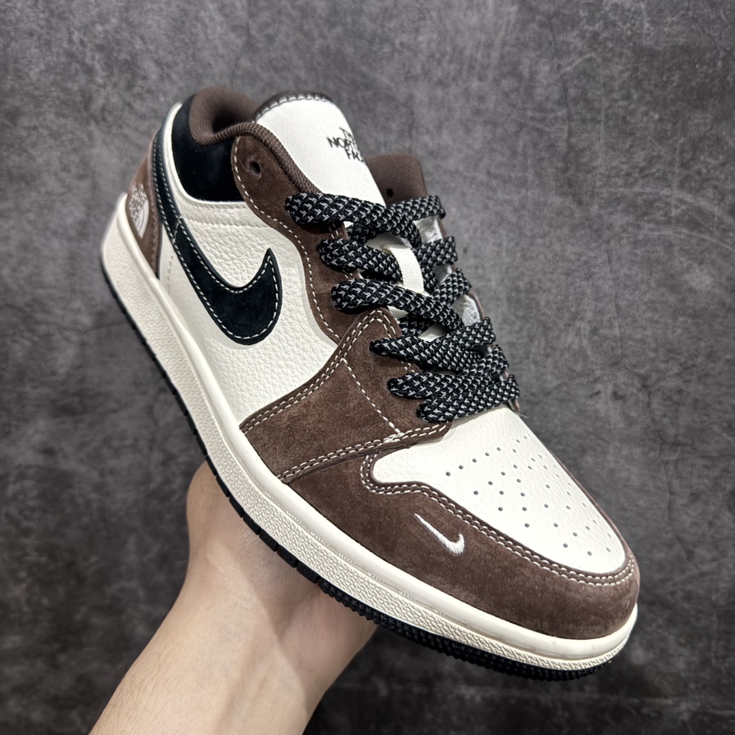 图片[3]-【定制版】Air Jordan 1 Retro Low x The North Face 米棕黑小钩满天星n官方同步新色 原装级产物n拒绝公底 立体鞋型 细节完美 高清洁度购置公司同步原材料 原汁原味 忠于原版 货号：XS6086 004n码数：36 36.5 37.5 38 38.5 39 40 40.5 41 42 42.5 43 44 44.5 45 编码：HXS320340-莆田鞋批发中心