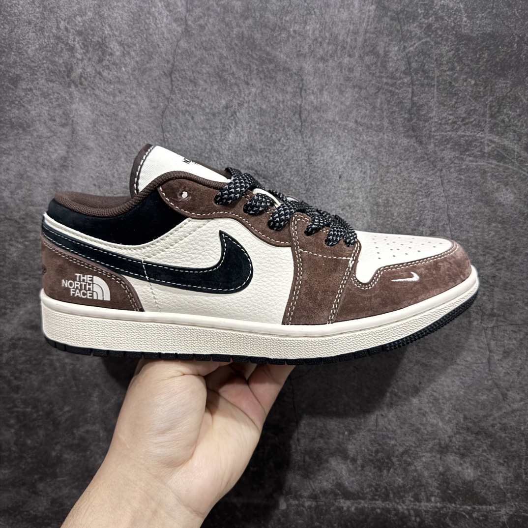 【定制版】Air Jordan 1 Retro Low x The North Face 米棕黑小钩满天星n官方同步新色 原装级产物n拒绝公底 立体鞋型 细节完美 高清洁度购置公司同步原材料 原汁原味 忠于原版 货号：XS6086 004n码数：36 36.5 37.5 38 38.5 39 40 40.5 41 42 42.5 43 44 44.5 45 编码：HXS320340-莆田鞋批发中心