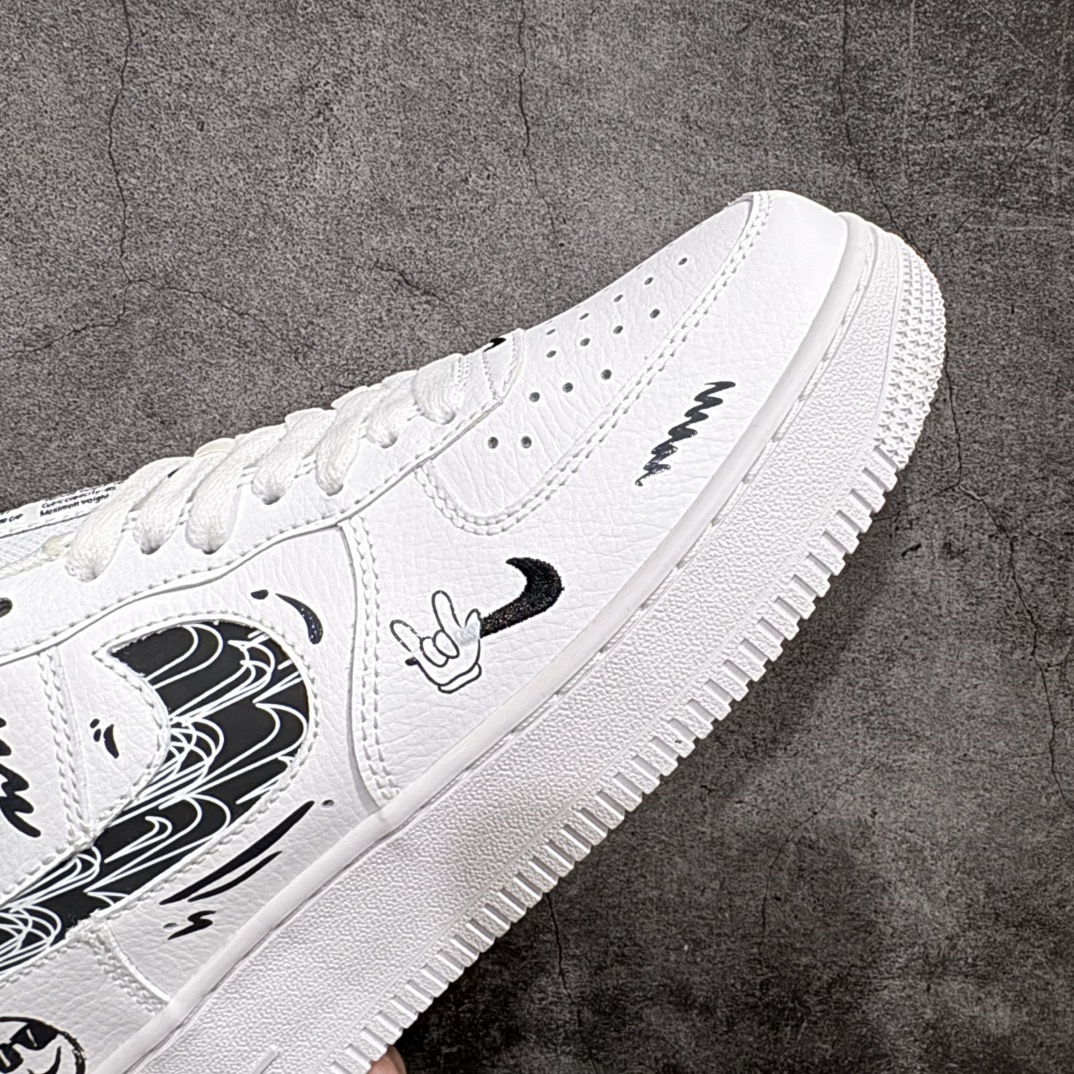 图片[6]-【公司级】Nk Air Force 1\’07 Low \”Smiley Face\” 耐克笑脸 空军一号低帮休闲运动板鞋 FB8971-020rn#耐克笑脸由一个简单的勾号和两点组成，像是一张正在微笑的脸。那流畅的线条勾勒出一种简洁而又极具感染力的形象。当阳光洒在海报上，耐克笑脸仿佛被赋予了生命，那笑容更加灿烂，仿佛在向每一个路过的人传递着积极与活力r 尺码：36 36.5 37.5 38 38.5 39 40 40.5 41 42 42.5 43 44 44.5 45  编码：HXS290300-莆田鞋批发中心