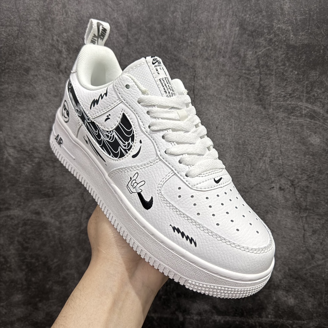 图片[3]-【公司级】Nk Air Force 1\’07 Low \”Smiley Face\” 耐克笑脸 空军一号低帮休闲运动板鞋 FB8971-020rn#耐克笑脸由一个简单的勾号和两点组成，像是一张正在微笑的脸。那流畅的线条勾勒出一种简洁而又极具感染力的形象。当阳光洒在海报上，耐克笑脸仿佛被赋予了生命，那笑容更加灿烂，仿佛在向每一个路过的人传递着积极与活力r 尺码：36 36.5 37.5 38 38.5 39 40 40.5 41 42 42.5 43 44 44.5 45  编码：HXS290300-莆田鞋批发中心