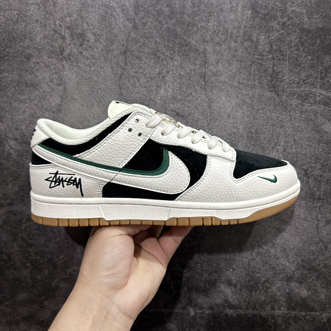 【定制版】Nk SB Dunk Low 斯图西联名-重影白勾 周年高端定制 低帮休闲板鞋nrn#定制鞋盒 大厂纯原品质出货 超高清洁度 皮料切割干净无任何毛边 细节完美货号：SF1029-406r 尺码：36 36.5 37.5 38 38.5 39 40 40.5 41 42 42.5 43 44 44.5 45  编码：HXS320340-莆田鞋批发中心