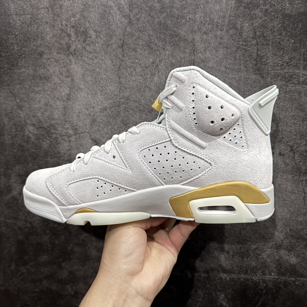 图片[2]-【纯原福利】Air Jordan 6 “Paris Olympics”巴黎奥运会n鞋款融合了纯白金、冰川蓝、金属金和椰奶色为配色方案，以优质的材料组合。鞋带锁、中底、飞人鞋舌品牌和鞋跟扰流板均采用华丽的金属金元素，以提升其吸引力，这也是对2024年奥运会的特别致敬将增加一种独特的方式，再加上半透明的水晶外底来包裹设计。鞋款将推出女生尺码售价200美元，学龄前尺码售价90美元，幼儿尺码售价75美元，将为巴黎奥运会举办一场时尚的鞋款庆典。nAir Jordan 6 “Paris Olympics” 货号：DQ4914-074n码数：40-47.5 编码：777230250-莆田鞋批发中心