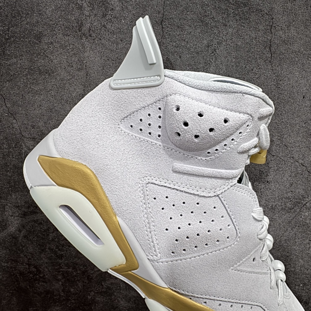 图片[7]-【纯原福利】Air Jordan 6 “Paris Olympics”巴黎奥运会n鞋款融合了纯白金、冰川蓝、金属金和椰奶色为配色方案，以优质的材料组合。鞋带锁、中底、飞人鞋舌品牌和鞋跟扰流板均采用华丽的金属金元素，以提升其吸引力，这也是对2024年奥运会的特别致敬将增加一种独特的方式，再加上半透明的水晶外底来包裹设计。鞋款将推出女生尺码售价200美元，学龄前尺码售价90美元，幼儿尺码售价75美元，将为巴黎奥运会举办一场时尚的鞋款庆典。nAir Jordan 6 “Paris Olympics” 货号：DQ4914-074n码数：40-47.5 编码：777230250-莆田鞋批发中心