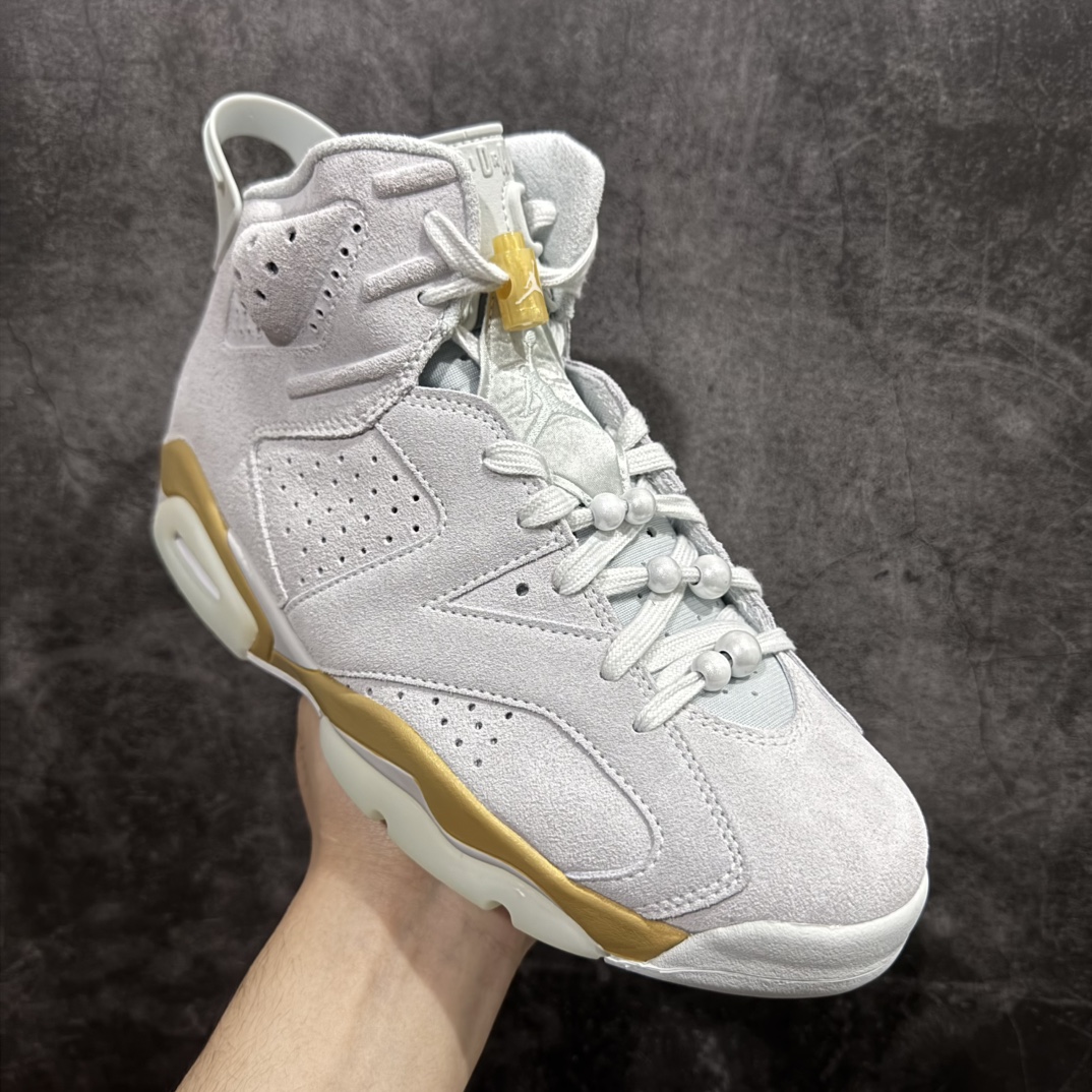 图片[3]-【纯原福利】Air Jordan 6 “Paris Olympics”巴黎奥运会n鞋款融合了纯白金、冰川蓝、金属金和椰奶色为配色方案，以优质的材料组合。鞋带锁、中底、飞人鞋舌品牌和鞋跟扰流板均采用华丽的金属金元素，以提升其吸引力，这也是对2024年奥运会的特别致敬将增加一种独特的方式，再加上半透明的水晶外底来包裹设计。鞋款将推出女生尺码售价200美元，学龄前尺码售价90美元，幼儿尺码售价75美元，将为巴黎奥运会举办一场时尚的鞋款庆典。nAir Jordan 6 “Paris Olympics” 货号：DQ4914-074n码数：40-47.5 编码：777230250-莆田鞋批发中心