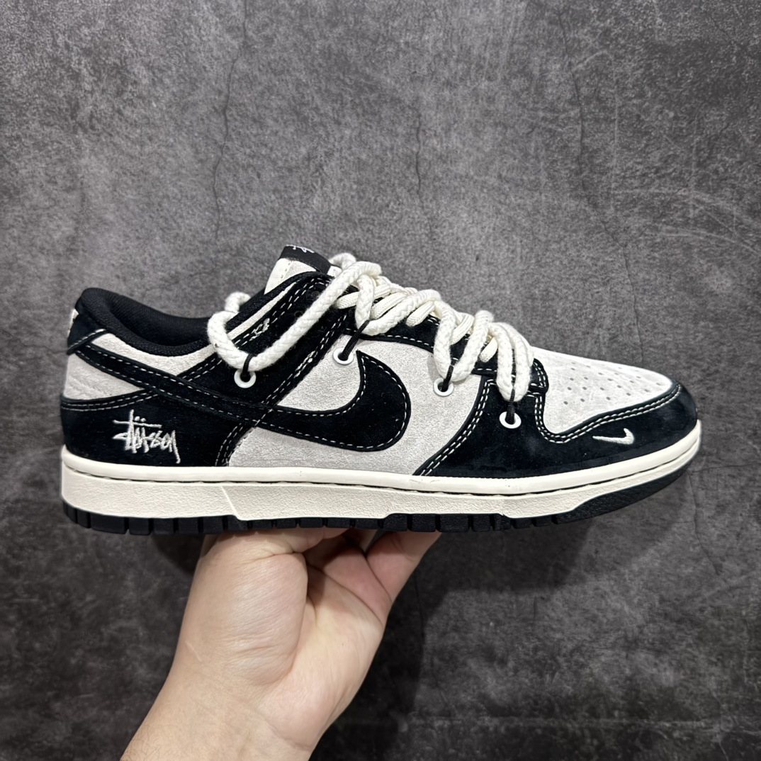 【定制版】Nk SB Dunk Low 斯图西联名-绑带猪八黑勾 周年高端定制 低帮休闲板鞋 YX5066-209rn#定制鞋盒 大厂纯原品质出货 超高清洁度 皮料切割干净无任何毛边 细节完美 r 尺码：36 36.5 37.5 38 38.5 39 40 40.5 41 42 42.5 43 44 44.5 45  编码：HXS340360-莆田鞋批发中心