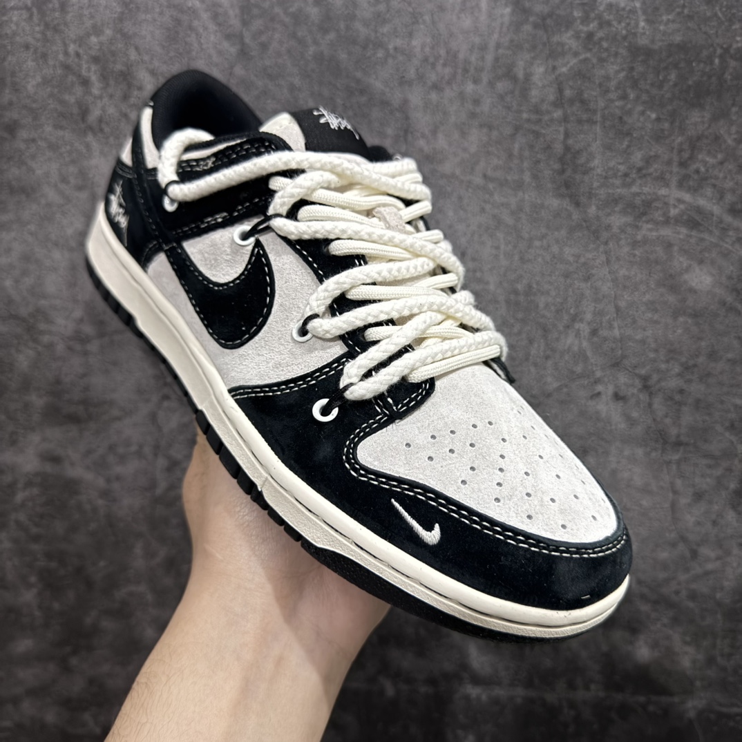 图片[3]-【定制版】Nk SB Dunk Low 斯图西联名-绑带猪八黑勾 周年高端定制 低帮休闲板鞋 YX5066-209rn#定制鞋盒 大厂纯原品质出货 超高清洁度 皮料切割干净无任何毛边 细节完美 r 尺码：36 36.5 37.5 38 38.5 39 40 40.5 41 42 42.5 43 44 44.5 45  编码：HXS340360-莆田鞋批发中心