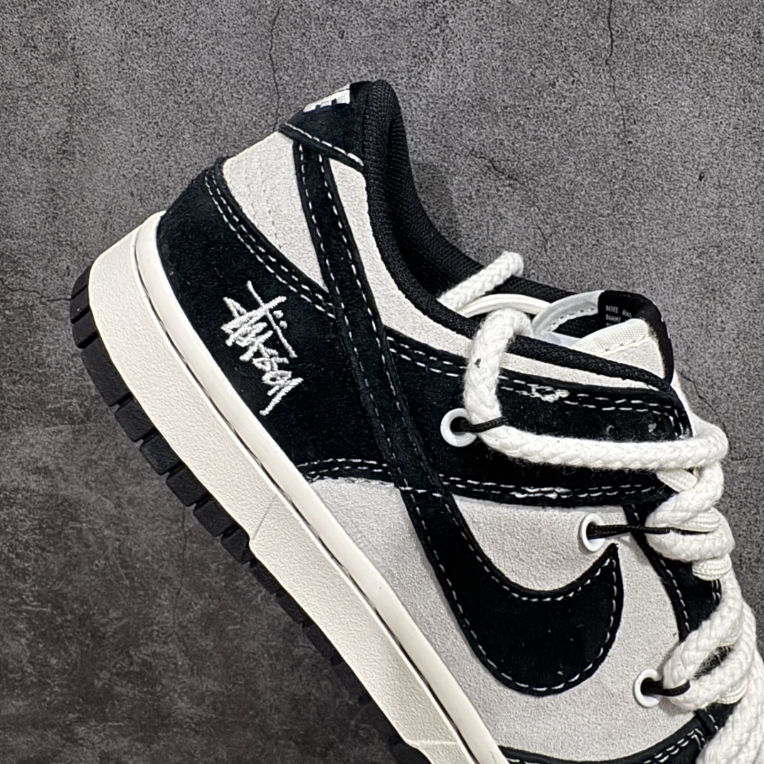 图片[7]-【定制版】Nk SB Dunk Low 斯图西联名-绑带猪八黑勾 周年高端定制 低帮休闲板鞋 YX5066-209rn#定制鞋盒 大厂纯原品质出货 超高清洁度 皮料切割干净无任何毛边 细节完美 r 尺码：36 36.5 37.5 38 38.5 39 40 40.5 41 42 42.5 43 44 44.5 45  编码：HXS340360-莆田鞋批发中心