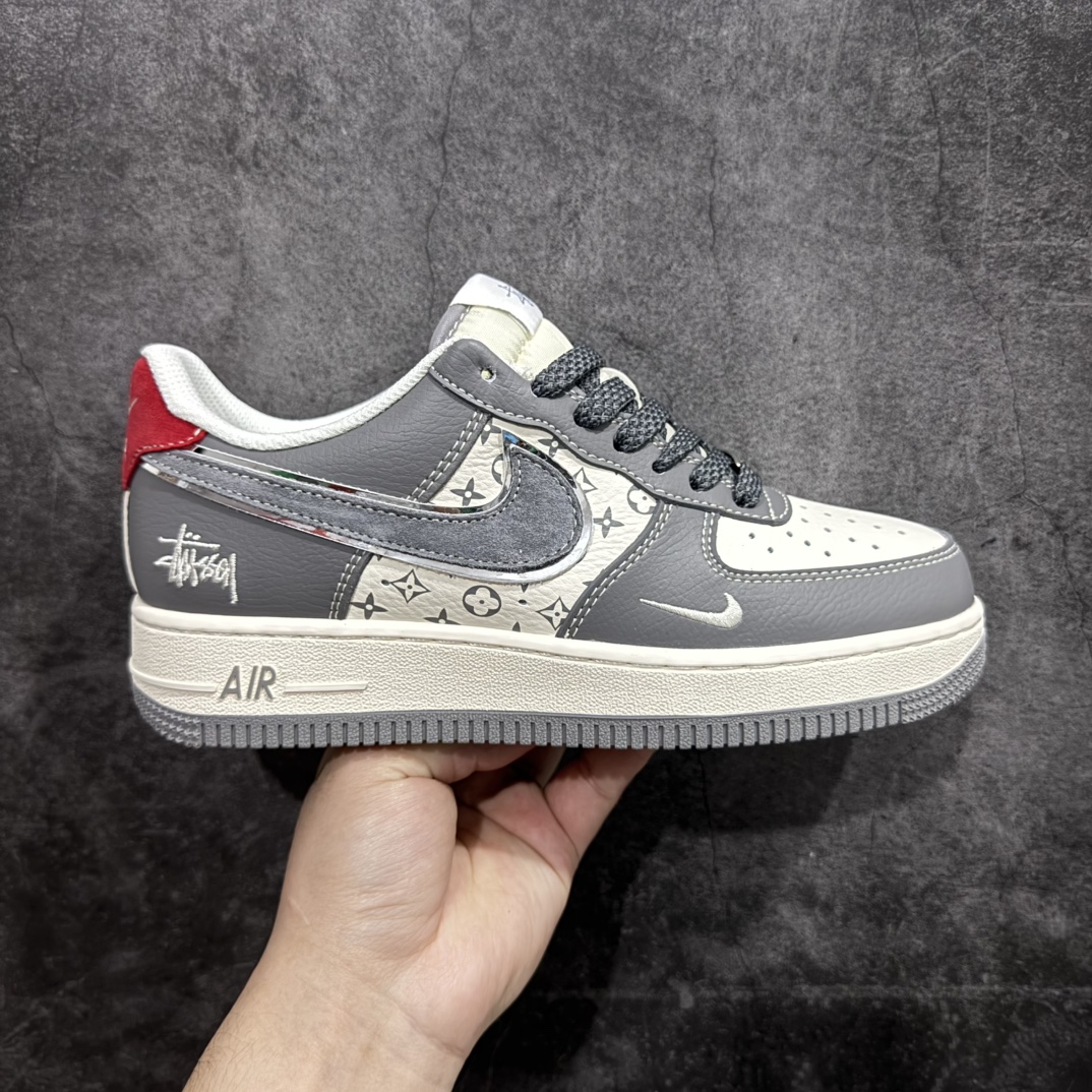 【公司级】Nk Air Force 1\’07 Low 斯图西联名-米灰红印花 空军一号 低帮休闲板鞋 XZ6188-338rn#原楦头原纸板 原装鞋盒 定制五金配件 内置全掌气垫 原厂鞋底 r 尺码：36 36.5 37.5 38 38.5 39 40 40.5 41 42 42.5 43 44 44.5 45  编码：HXS310320-莆田鞋批发中心