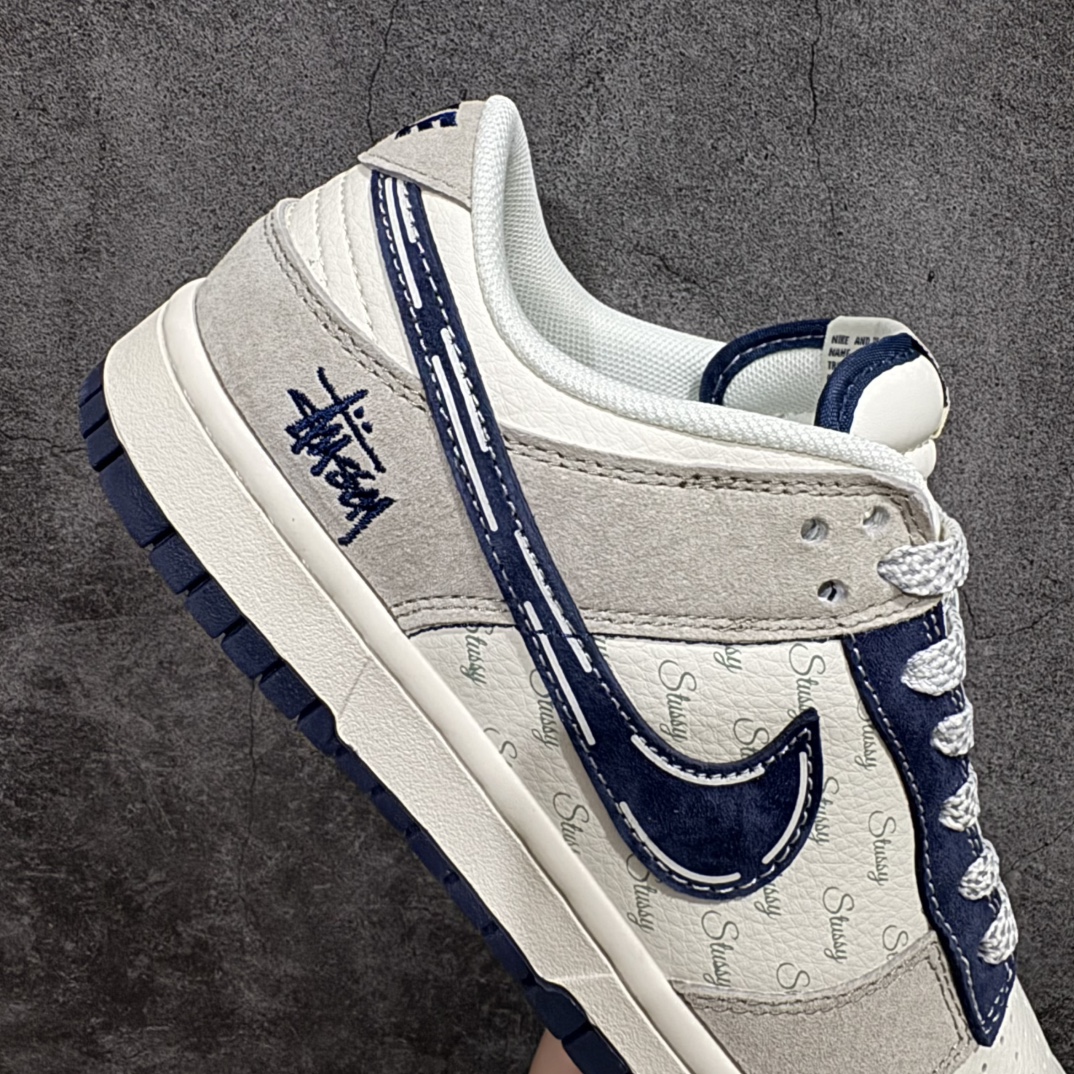 图片[7]-【定制版】Nk SB Dunk Low 斯图西联名-素描藏蓝勾 周年高端定制 低帮休闲板鞋 FC1688-197rn#定制鞋盒 大厂纯原品质出货 超高清洁度 皮料切割干净无任何毛边 细节完美 r 尺码：36 36.5 37.5 38 38.5 39 40 40.5 41 42 42.5 43 44 44.5 45  编码：HXS320340-莆田鞋批发中心